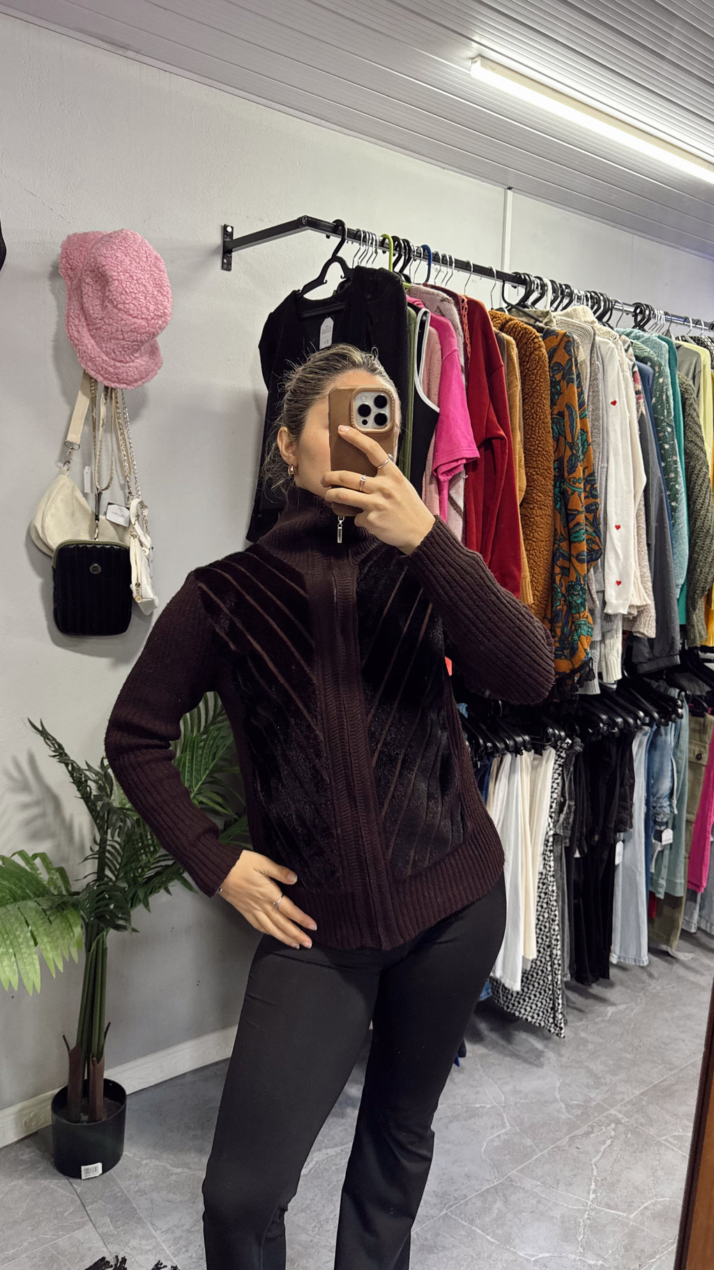 Campera marrón con piel