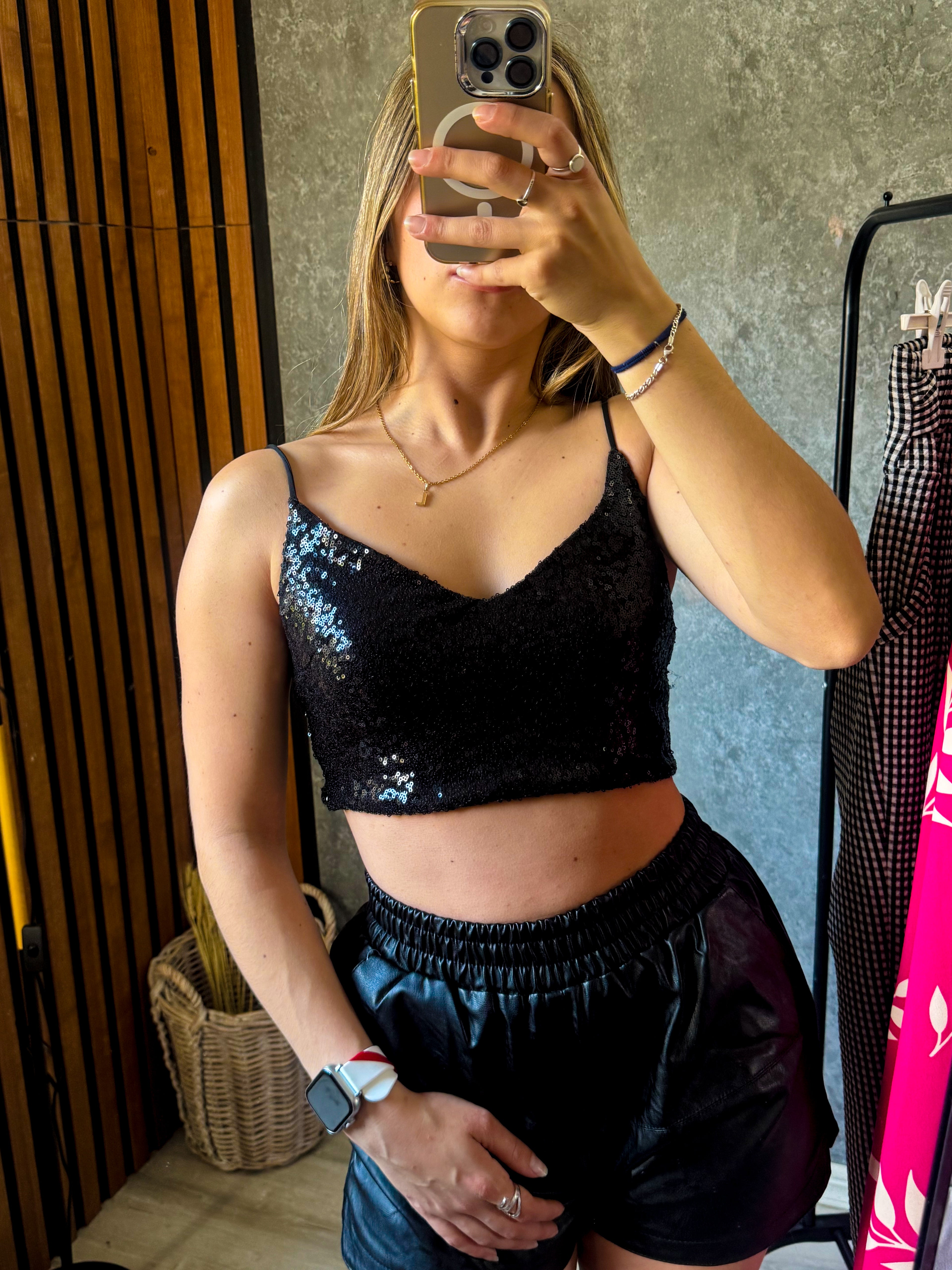Top negro de lentejuelas