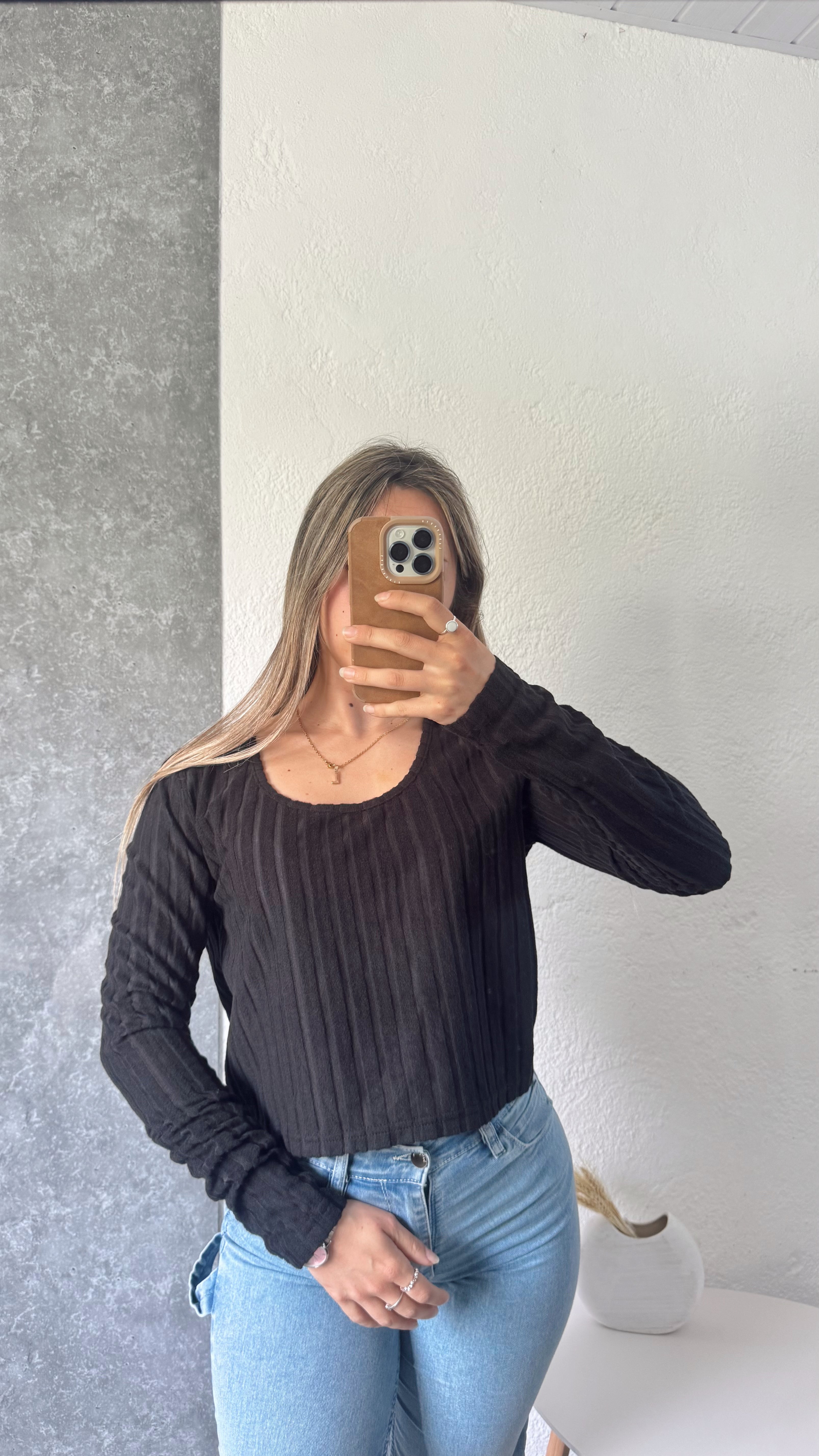 Buzo nuevo de hilo color negro