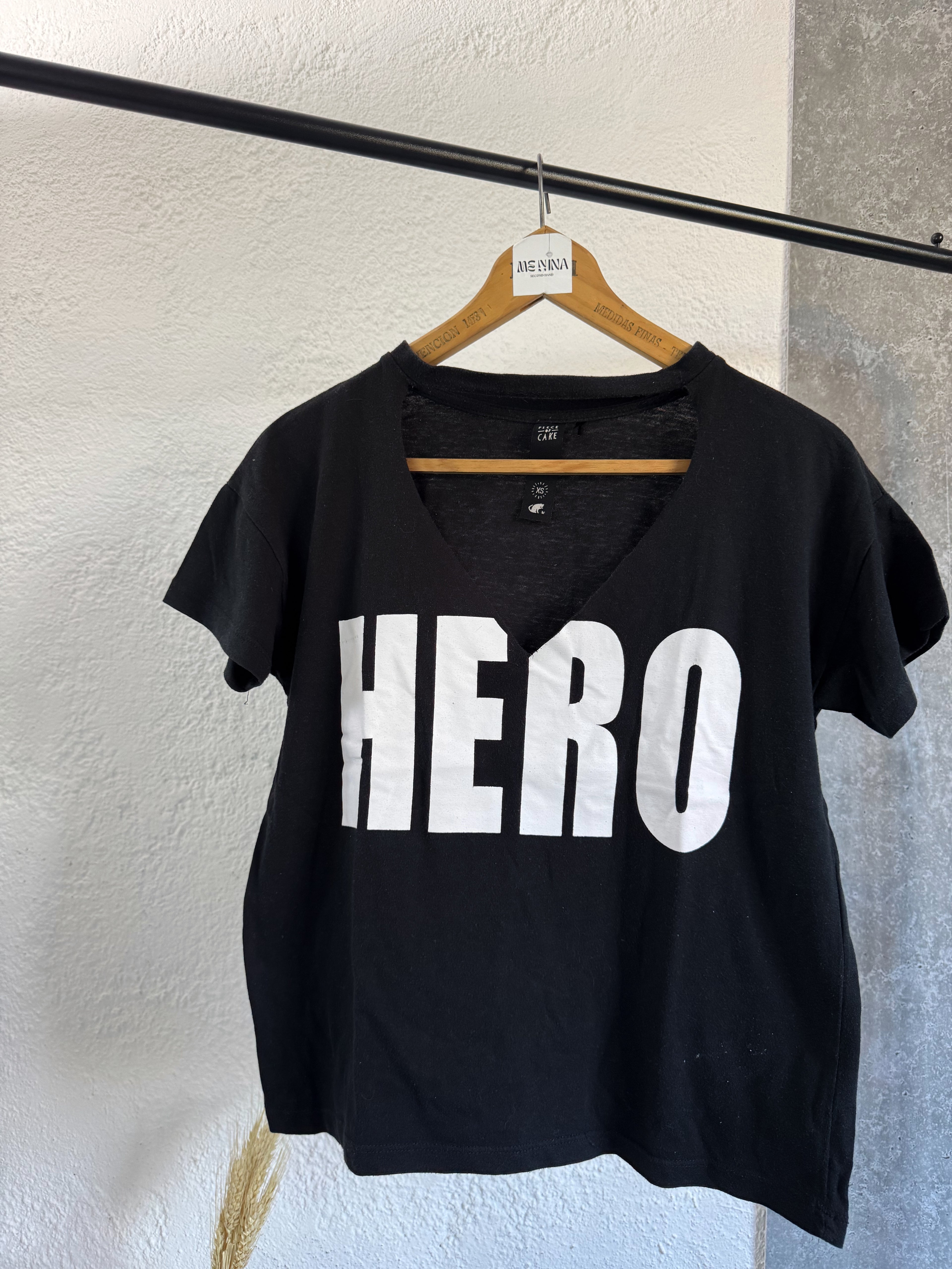 Remera negra HERO Piece of cake