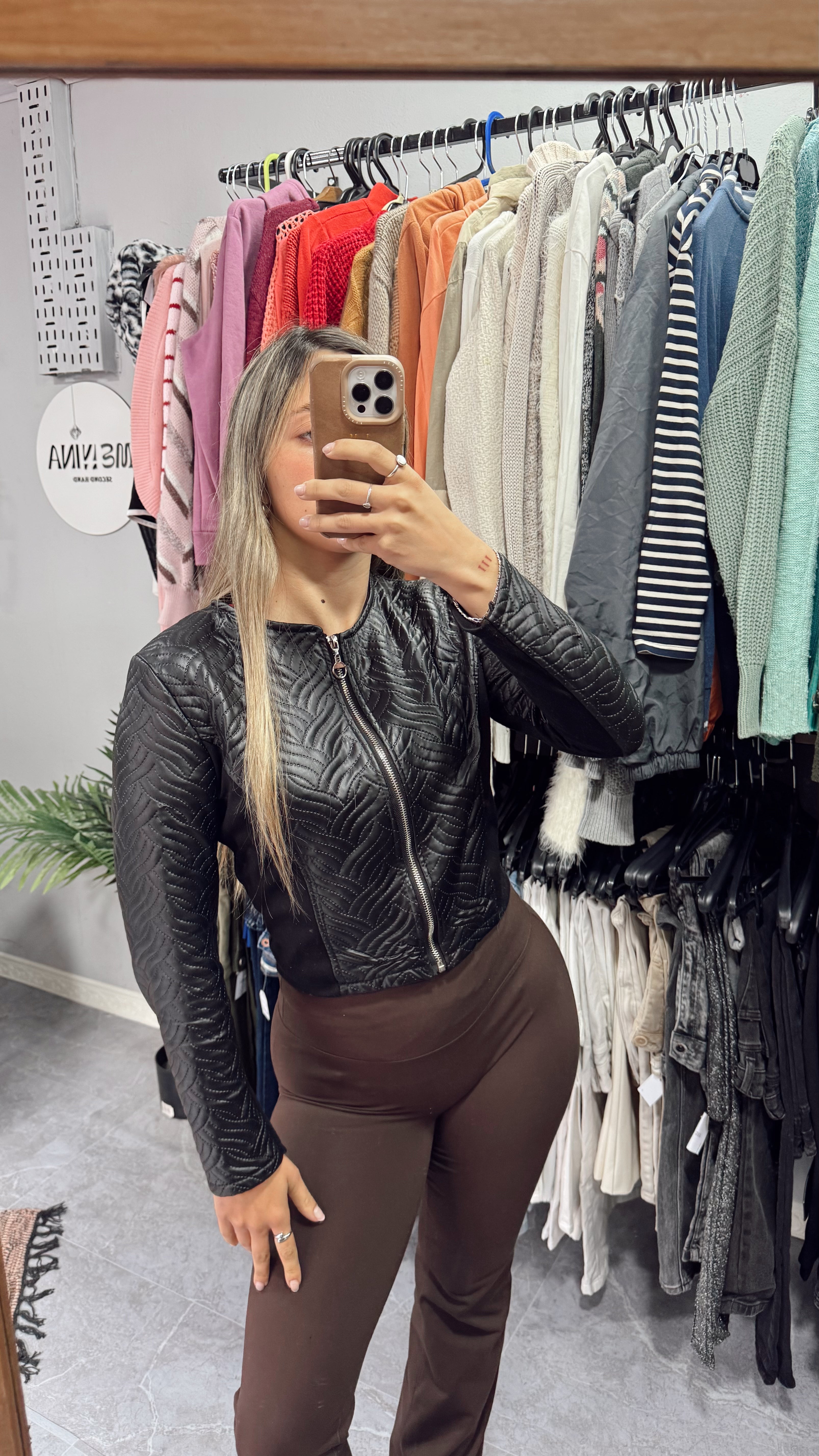 Chaqueta negra de eco cuero