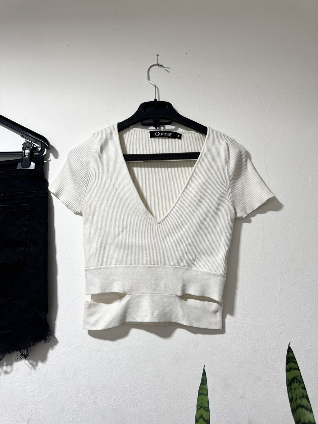 Top blanco aberturas abajo