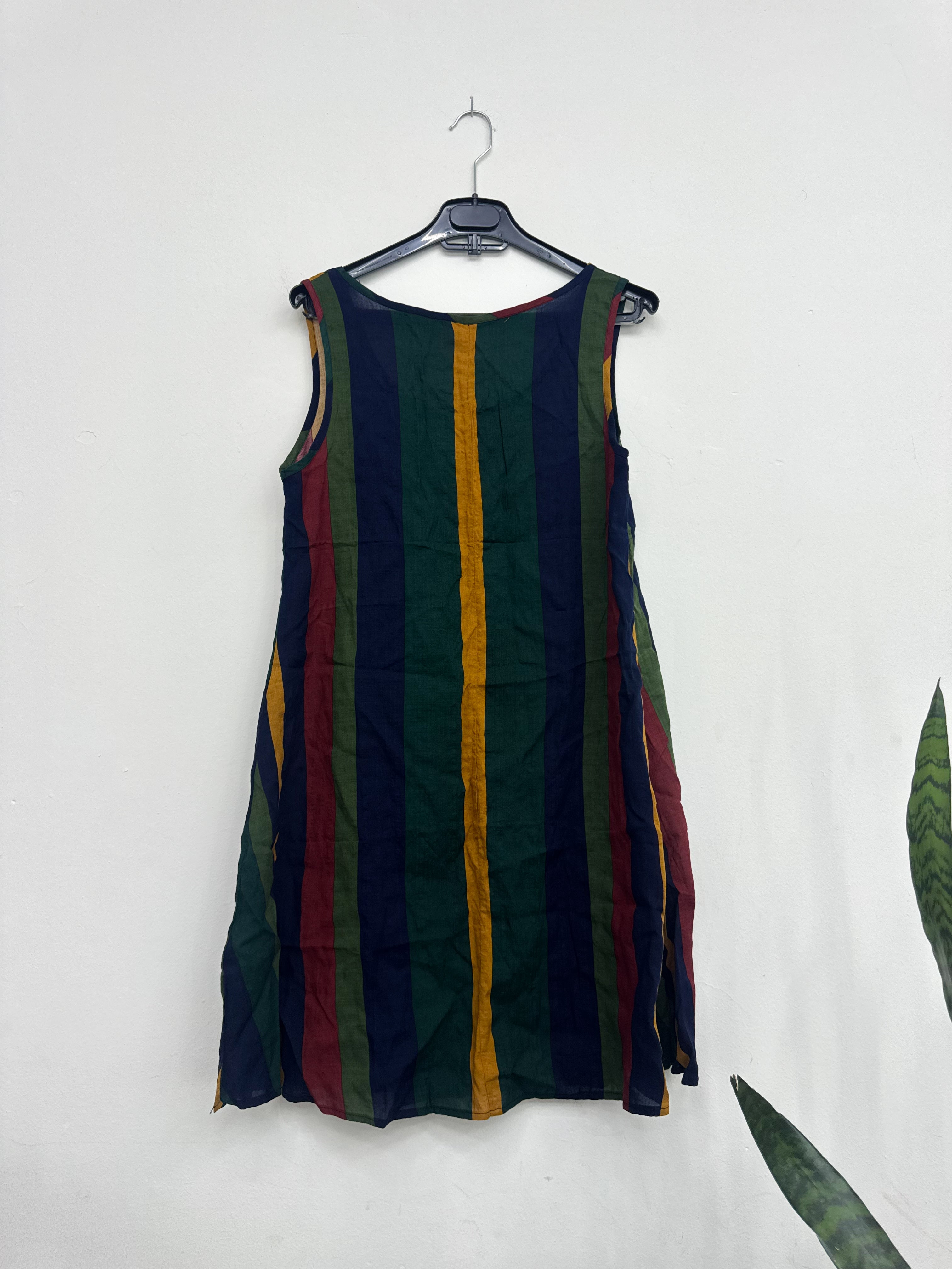 Vestido de colores con botones delanteros