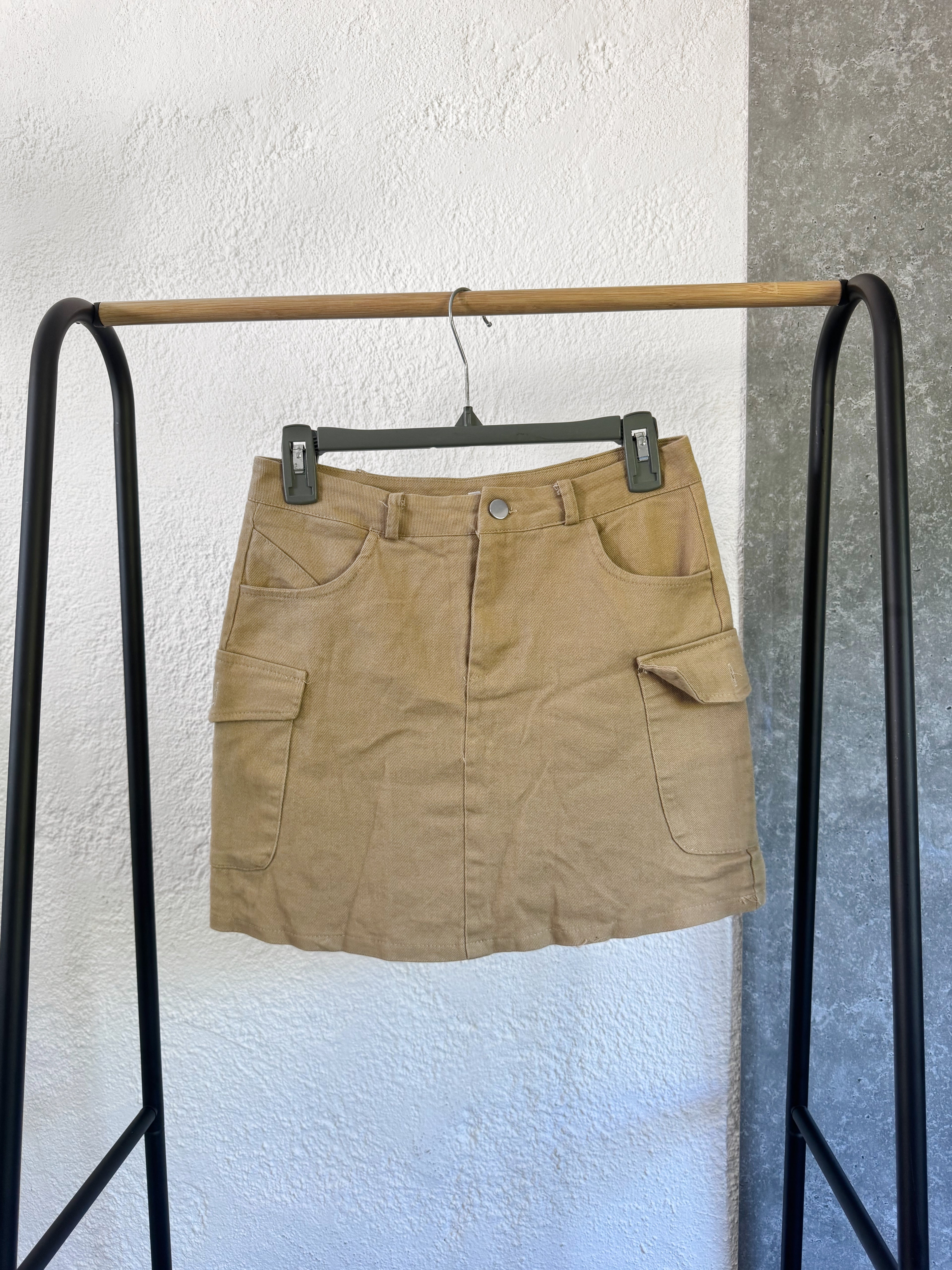 Pollera cargo color marrón claro