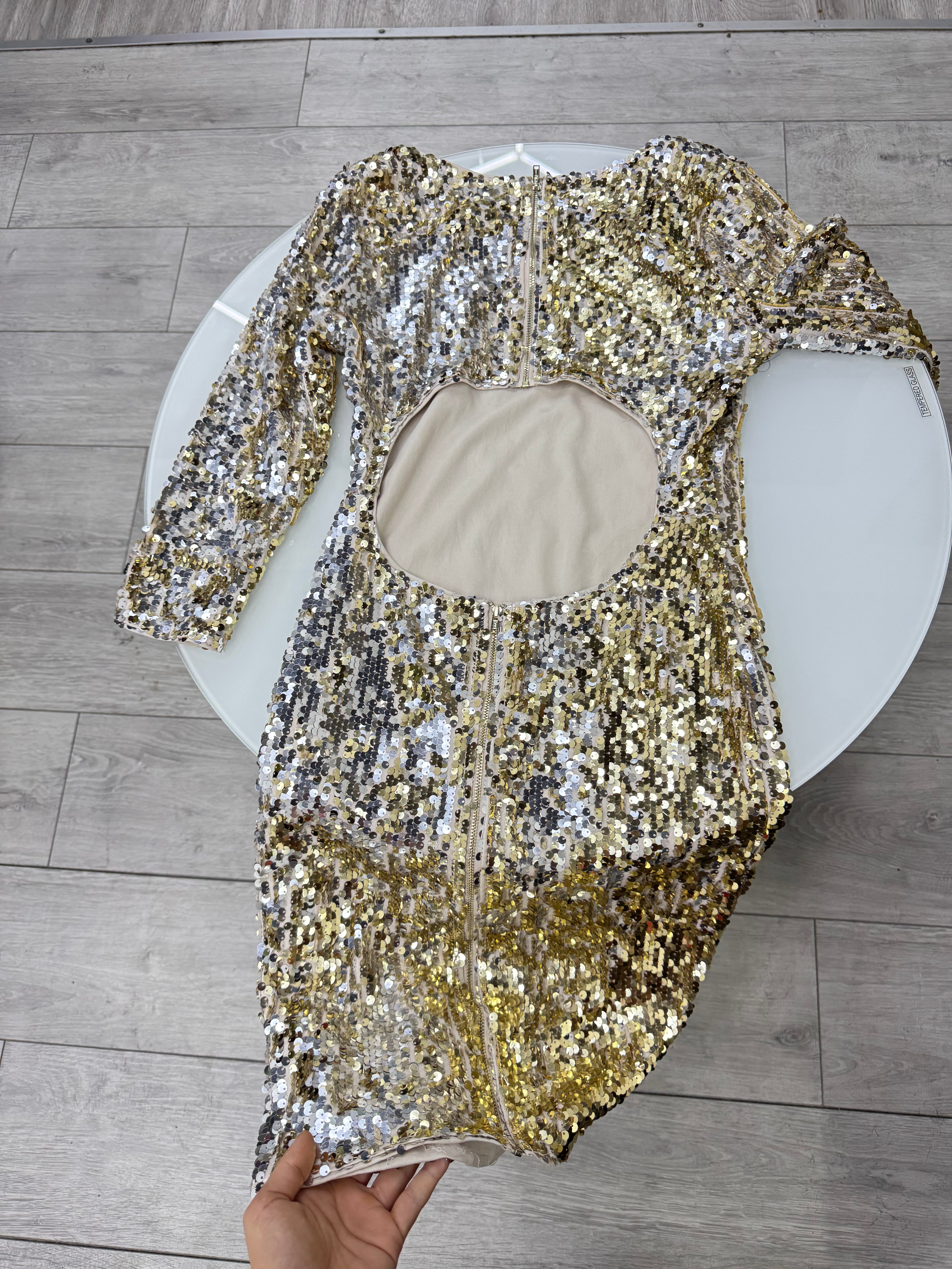 Vestido de lentejuelas manga larga beige