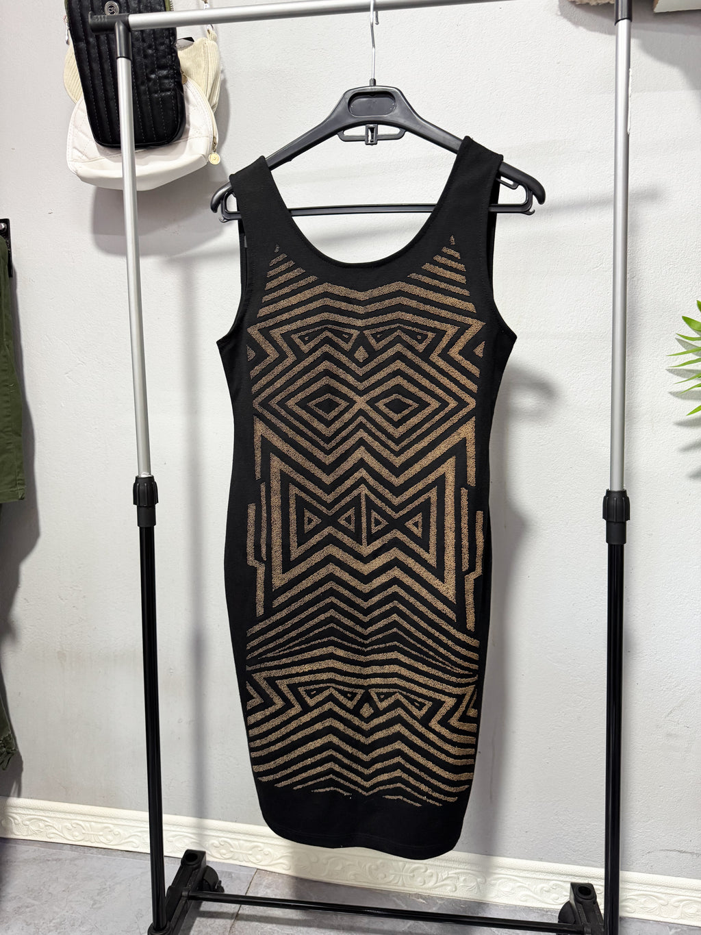 Vestido negro y marrón