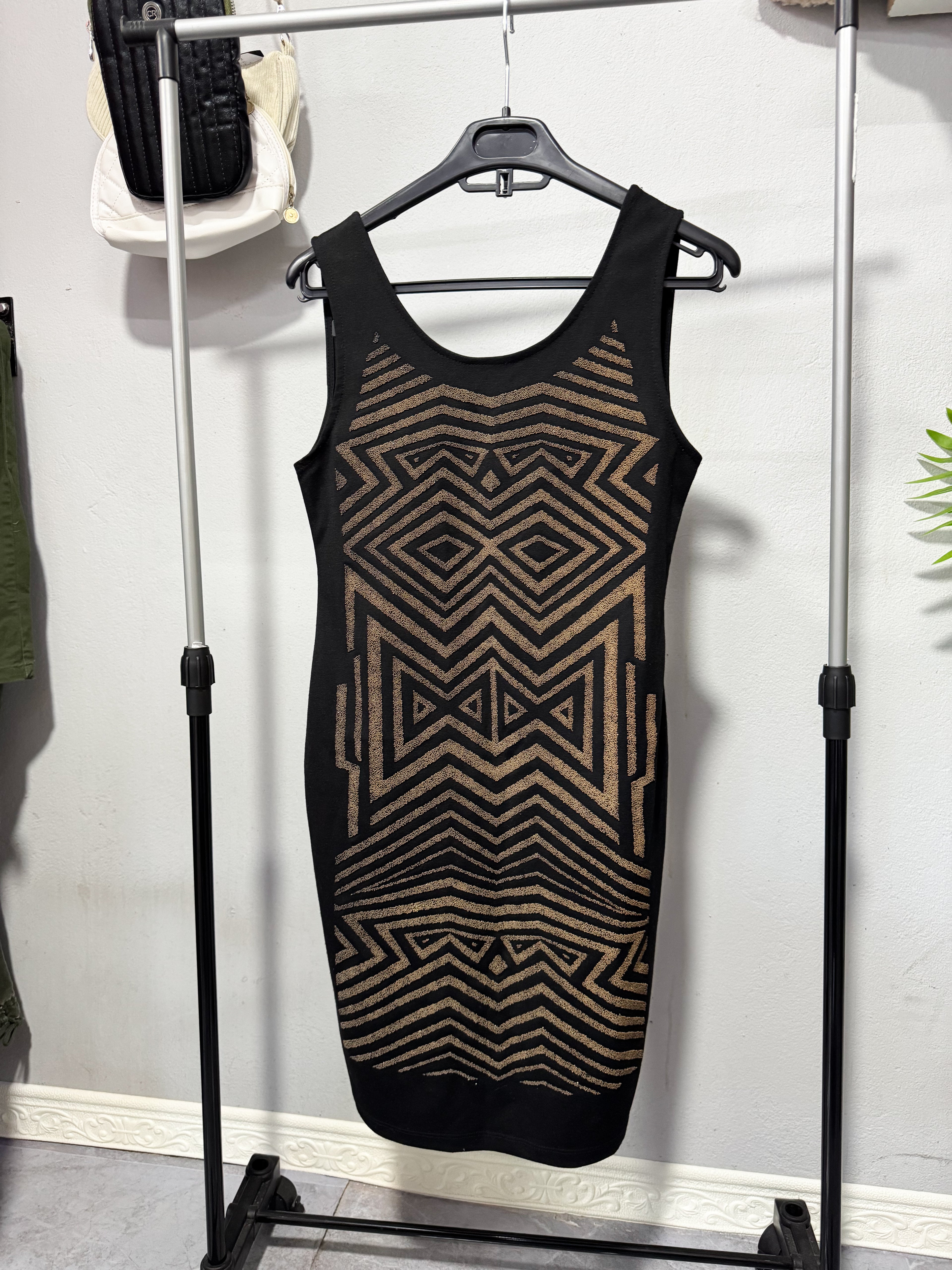 Vestido negro y marrón