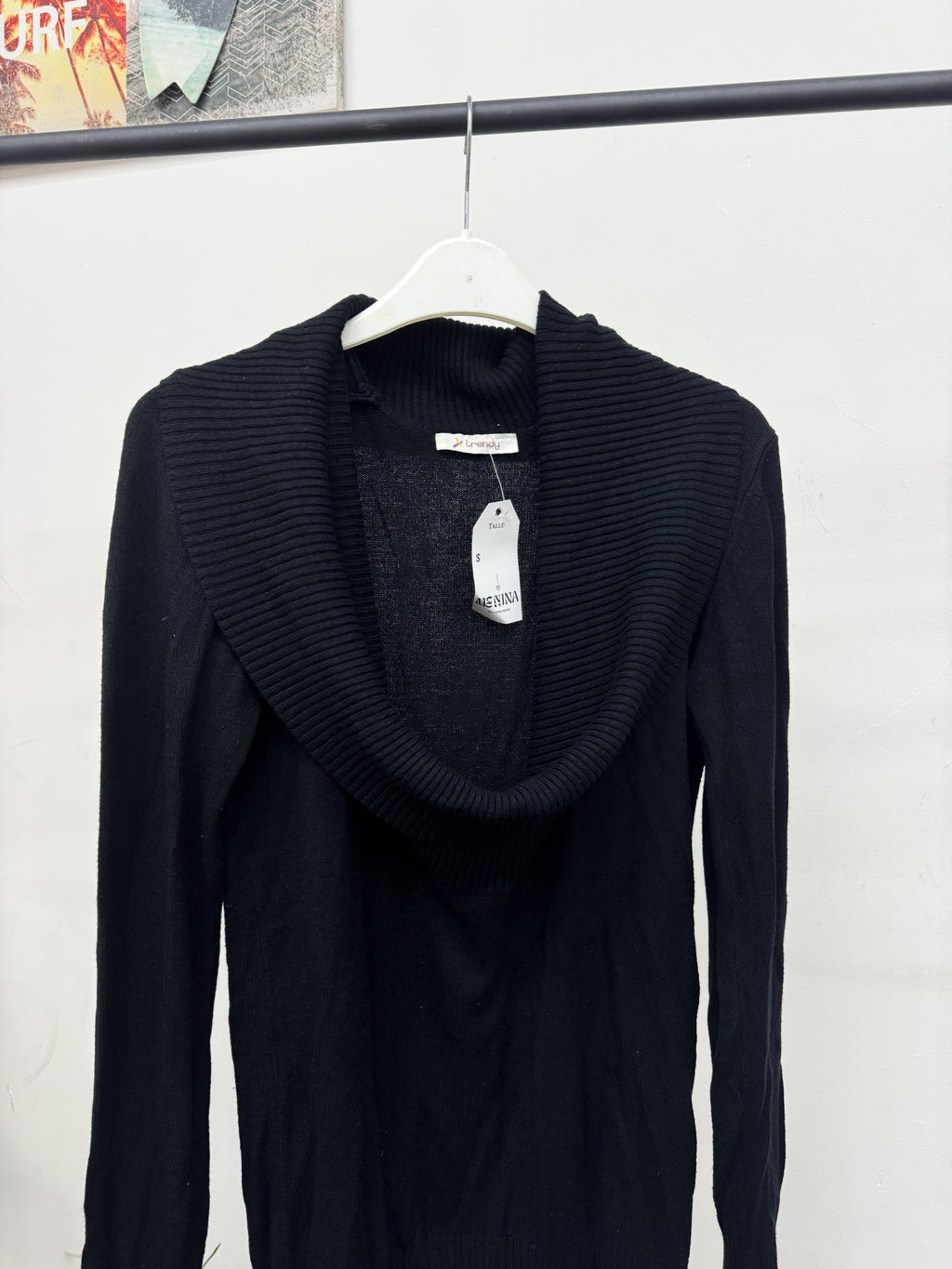 Buzo de hilo con cuello caído