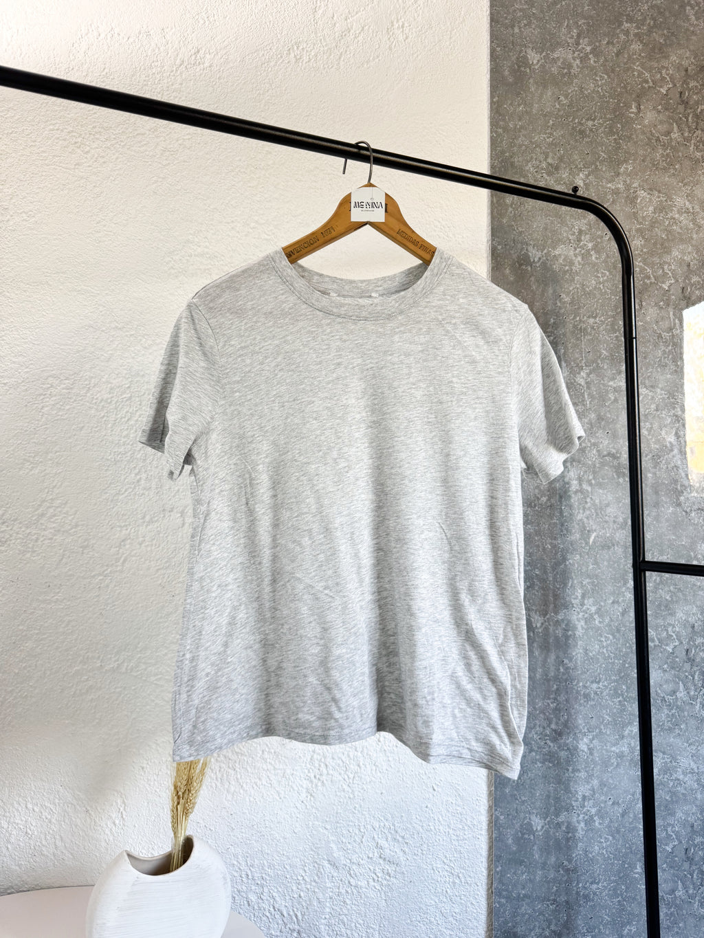 Remera gris claro manga corta