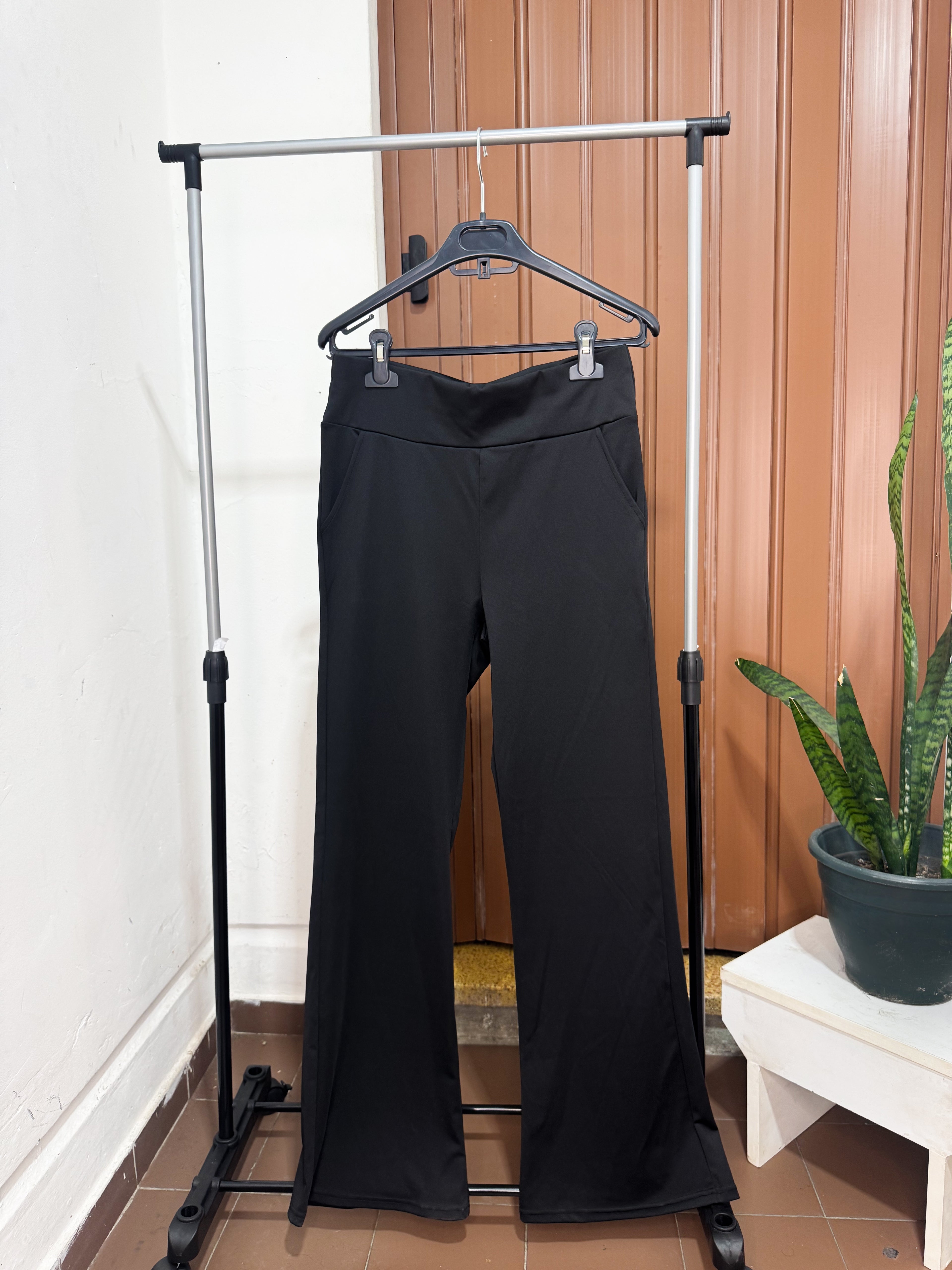 Pantalón negro tipo calza Oxford