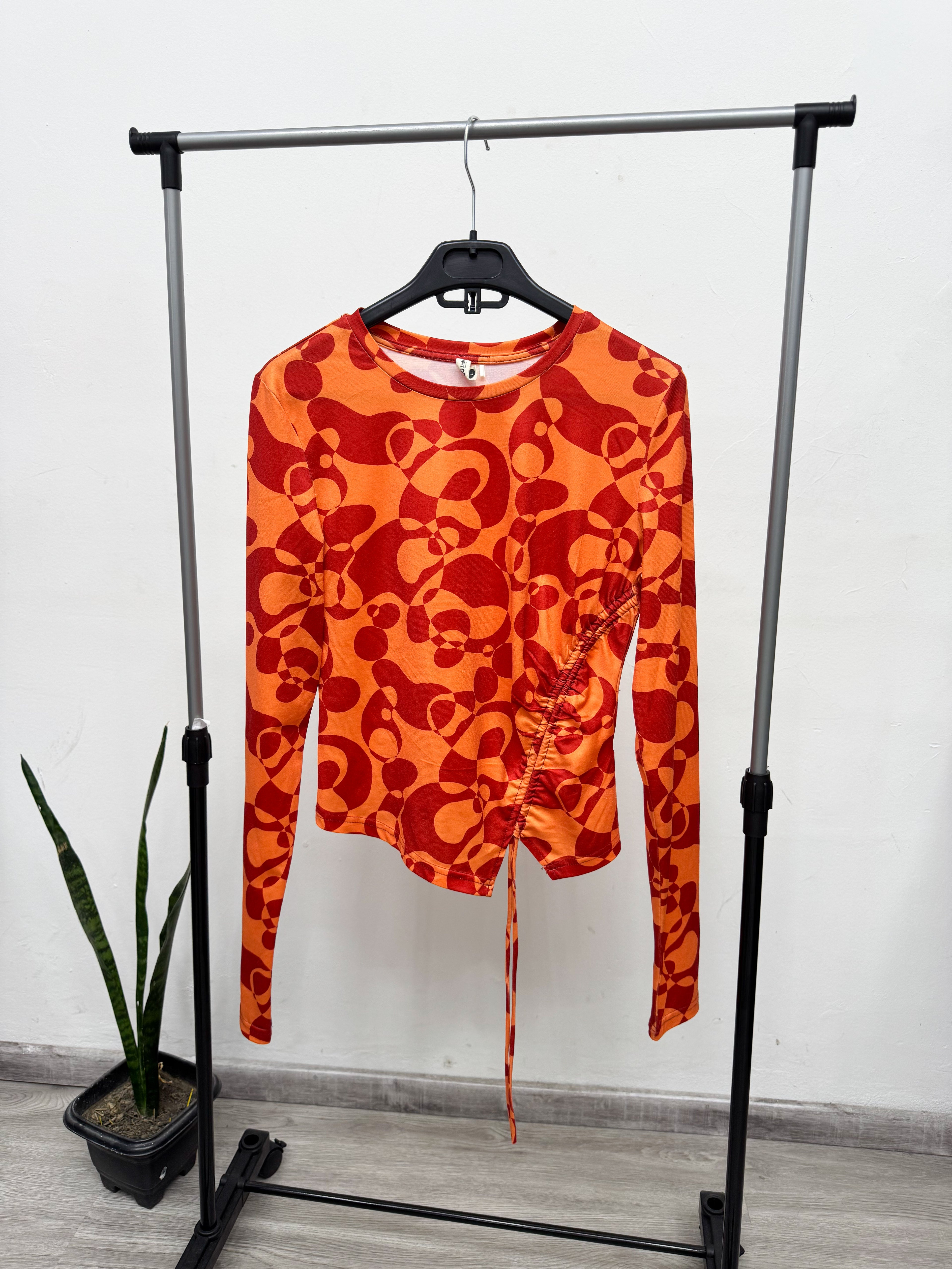 Top con pico manga larga naranja