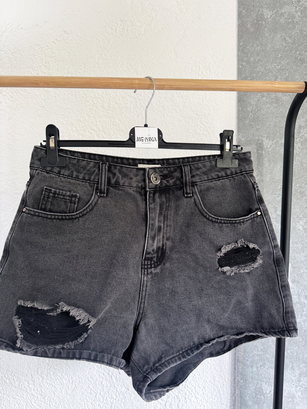 Short negro Daniel Cassin