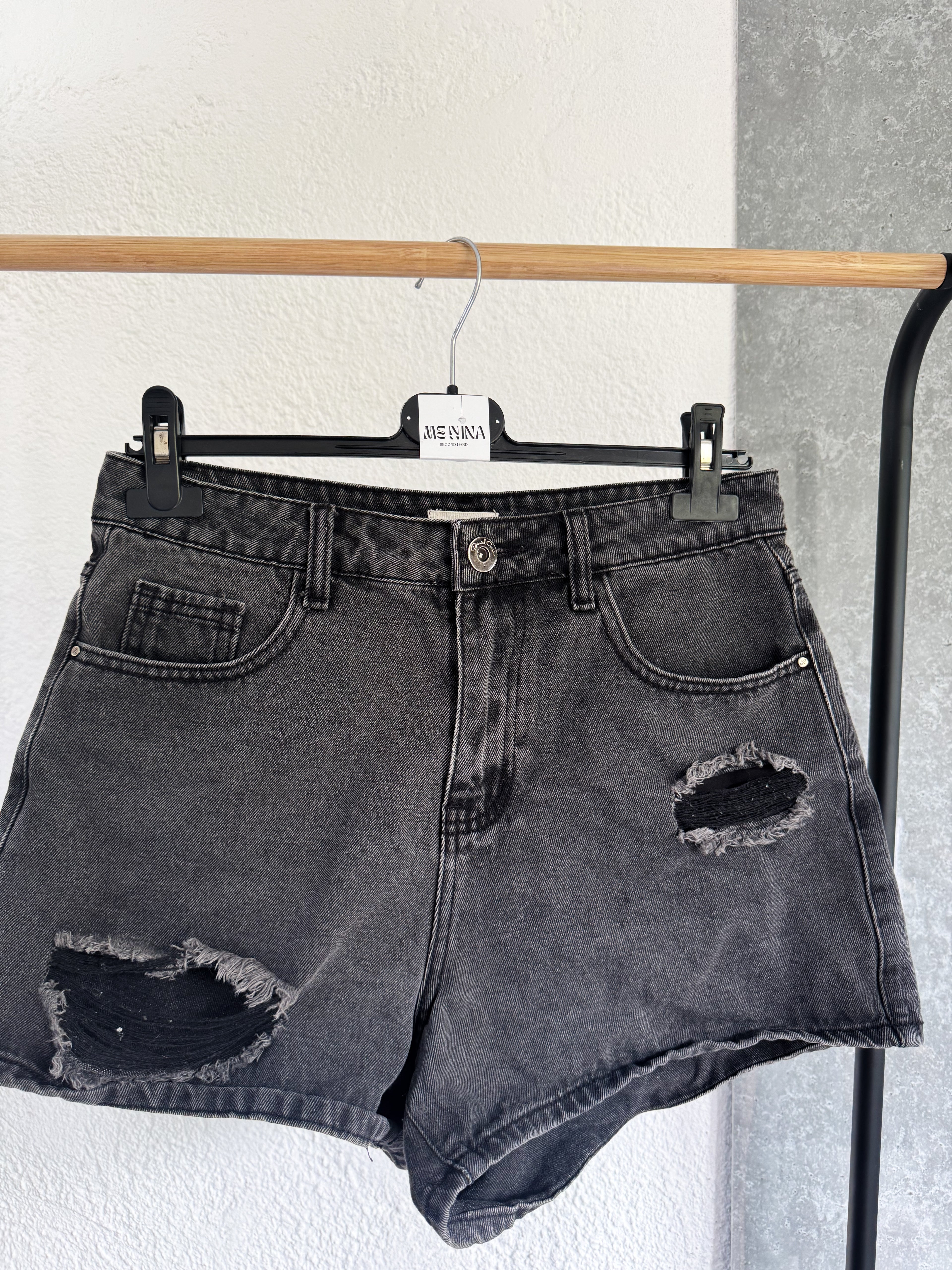 Short negro Daniel Cassin