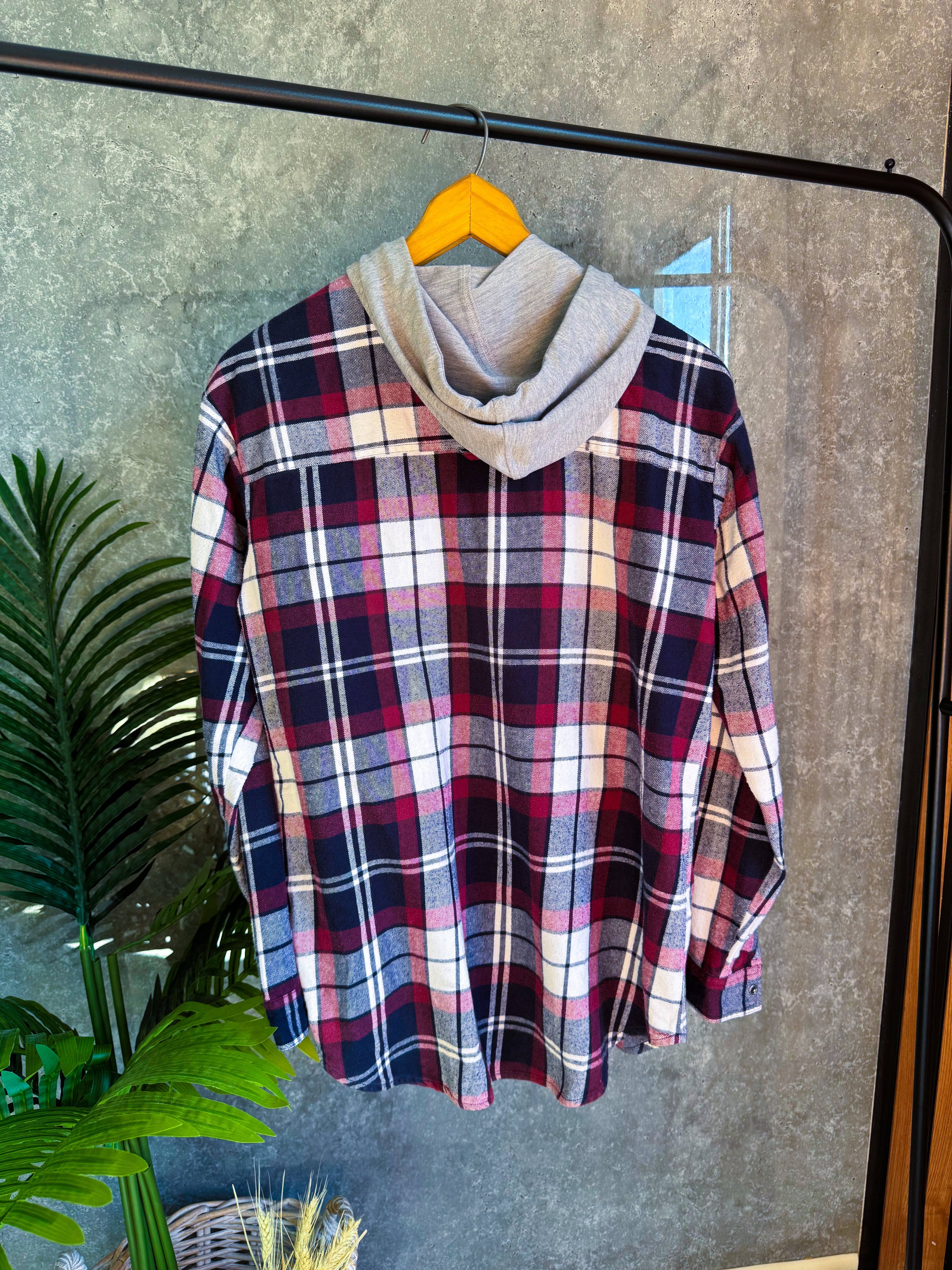 Camisa/campera a cuadros con capucha