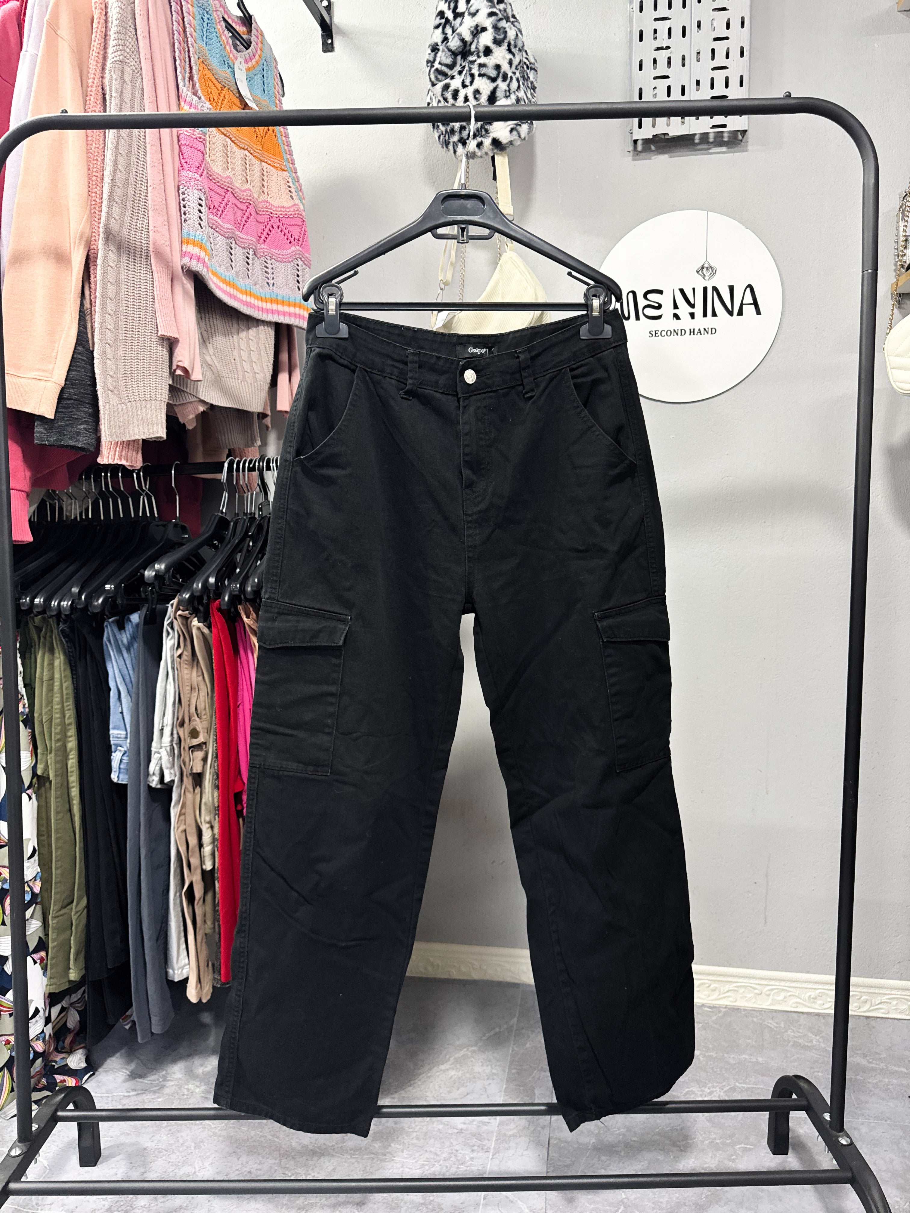 Pantalón negro cargo