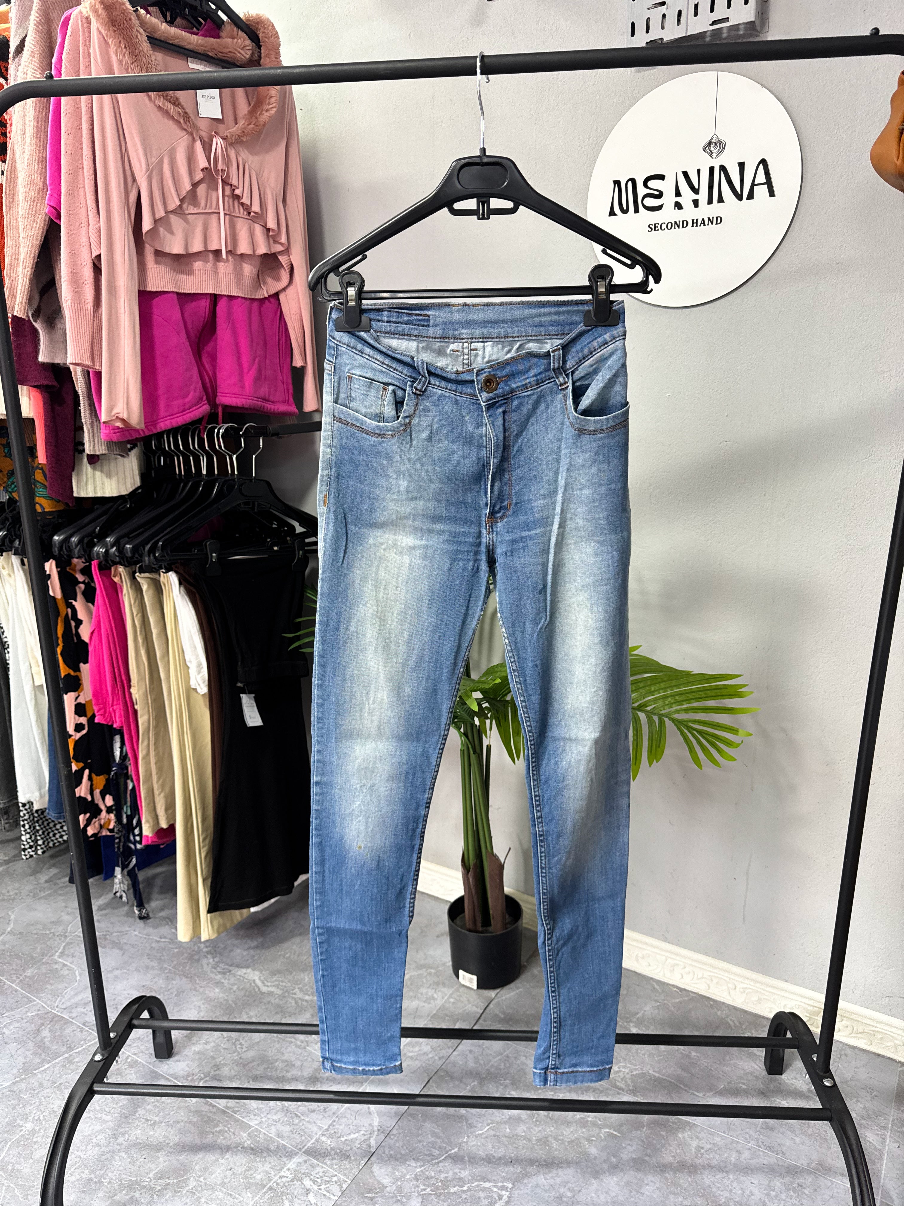 Jean al cuerpo *con detalles