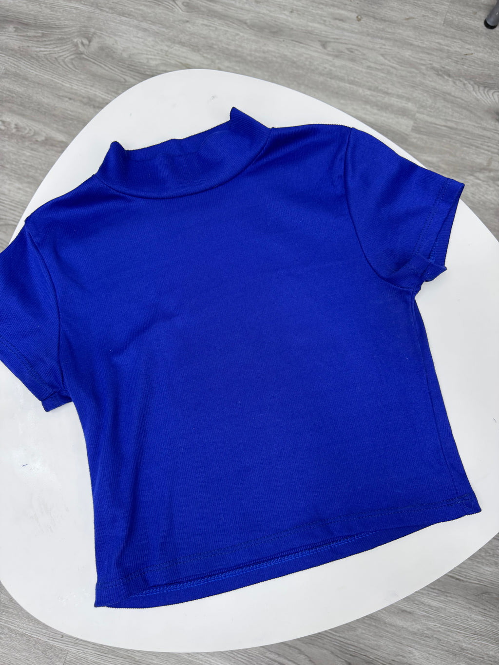 Top azul con cuellito