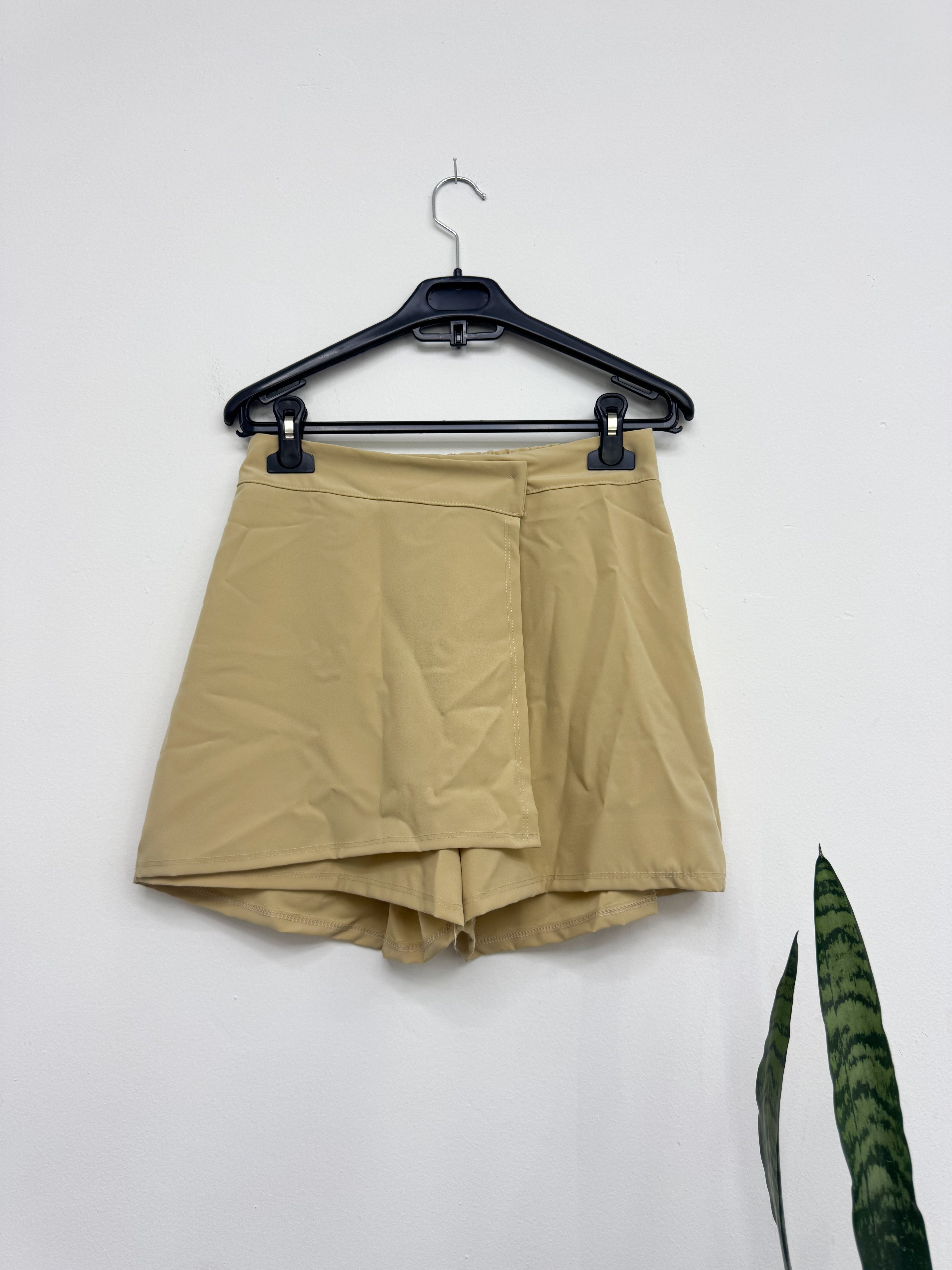Short pollera beige
