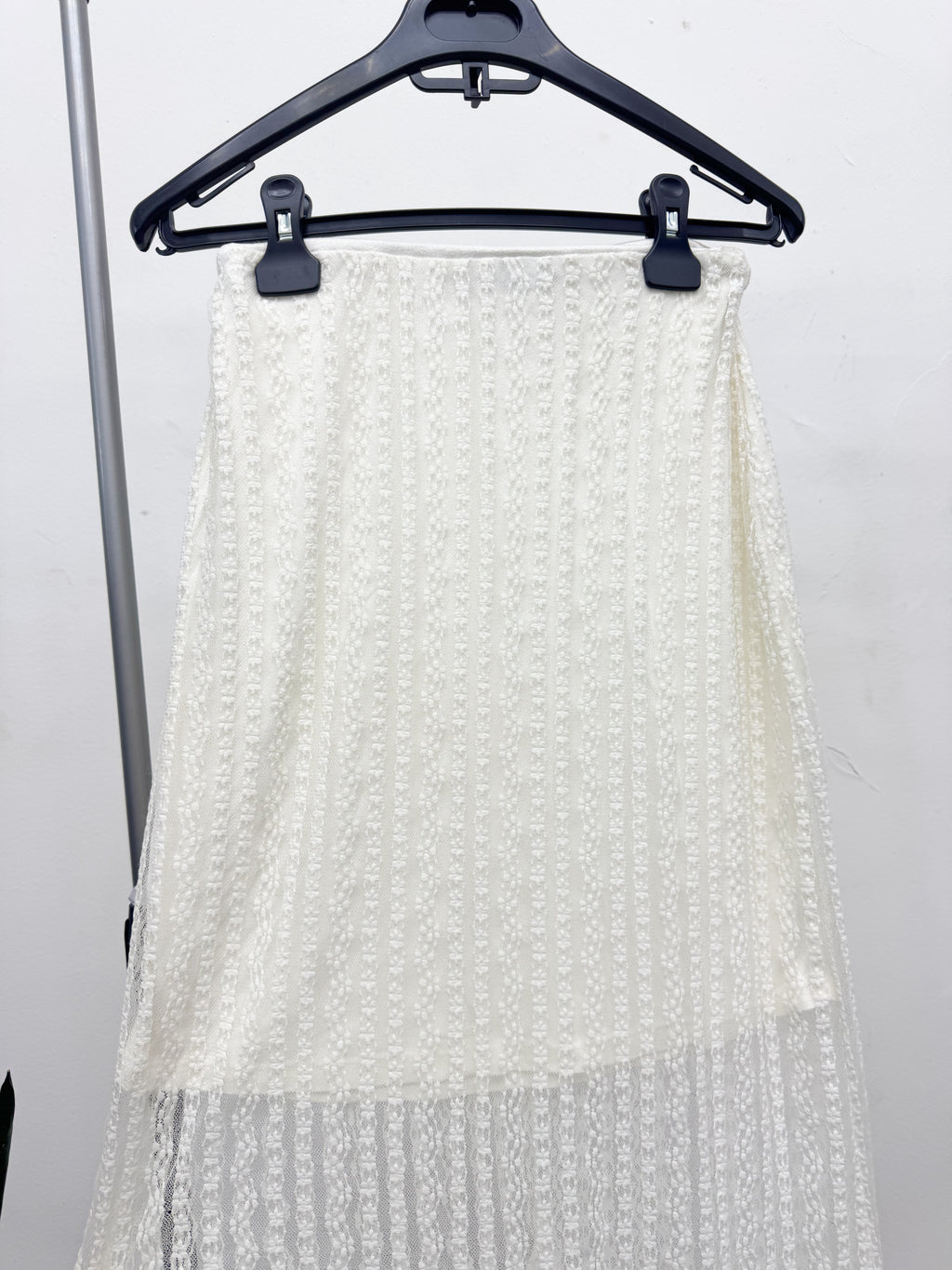 Pollera larga blanca calada