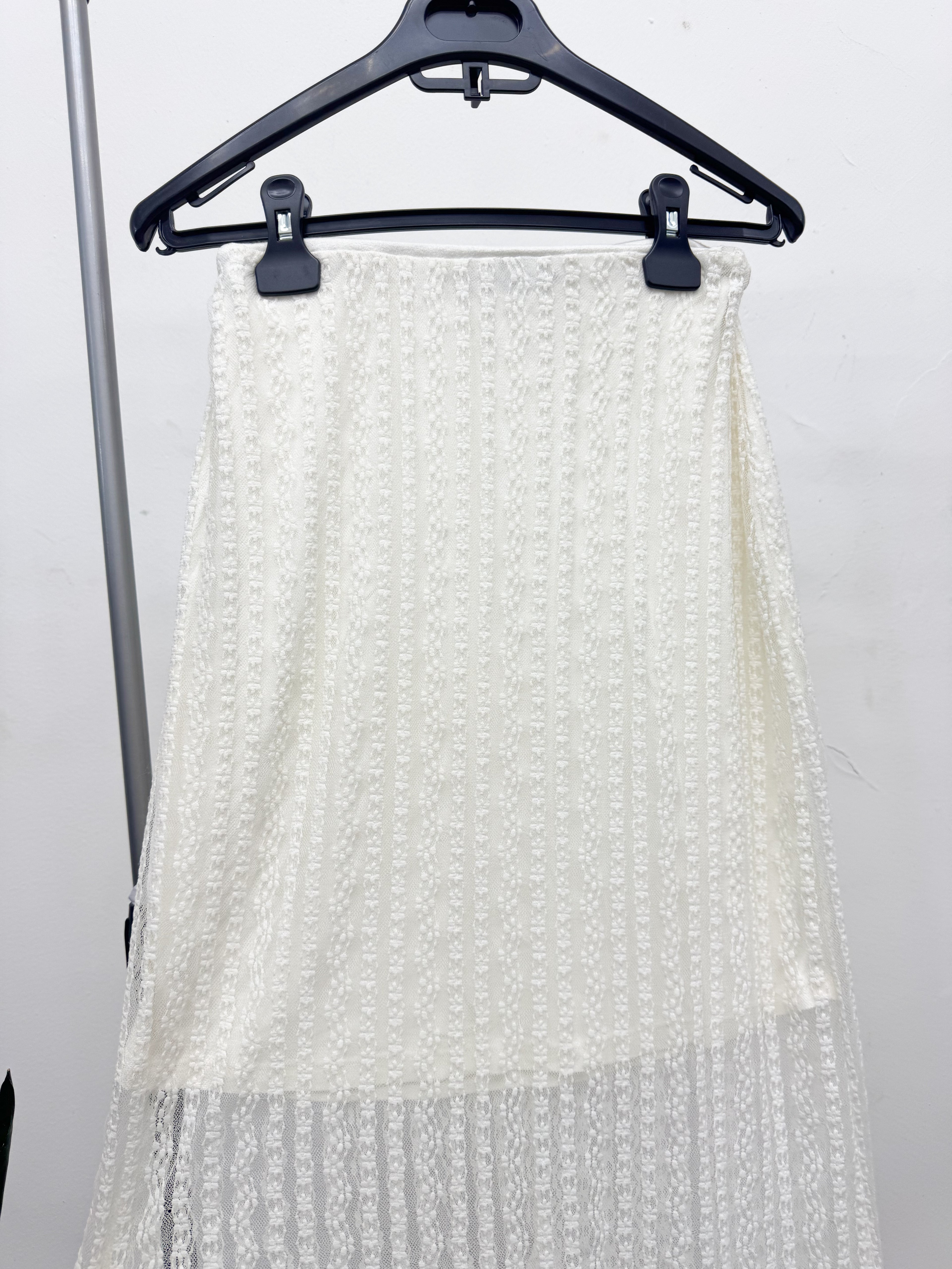 Pollera larga blanca calada