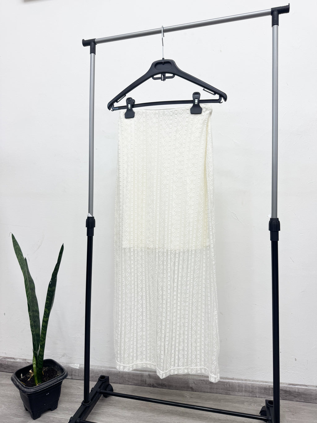 Pollera larga blanca calada