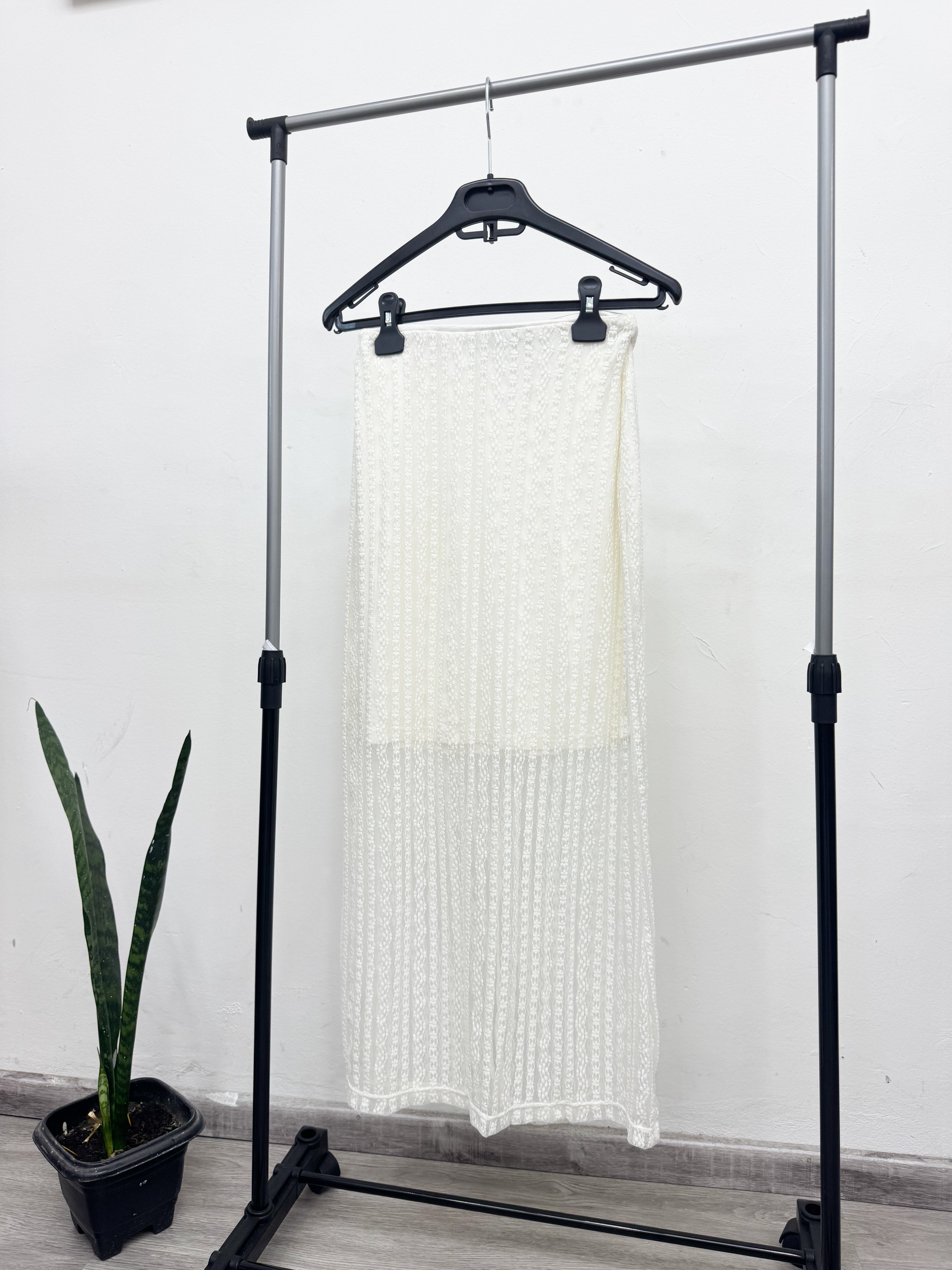 Pollera larga blanca calada