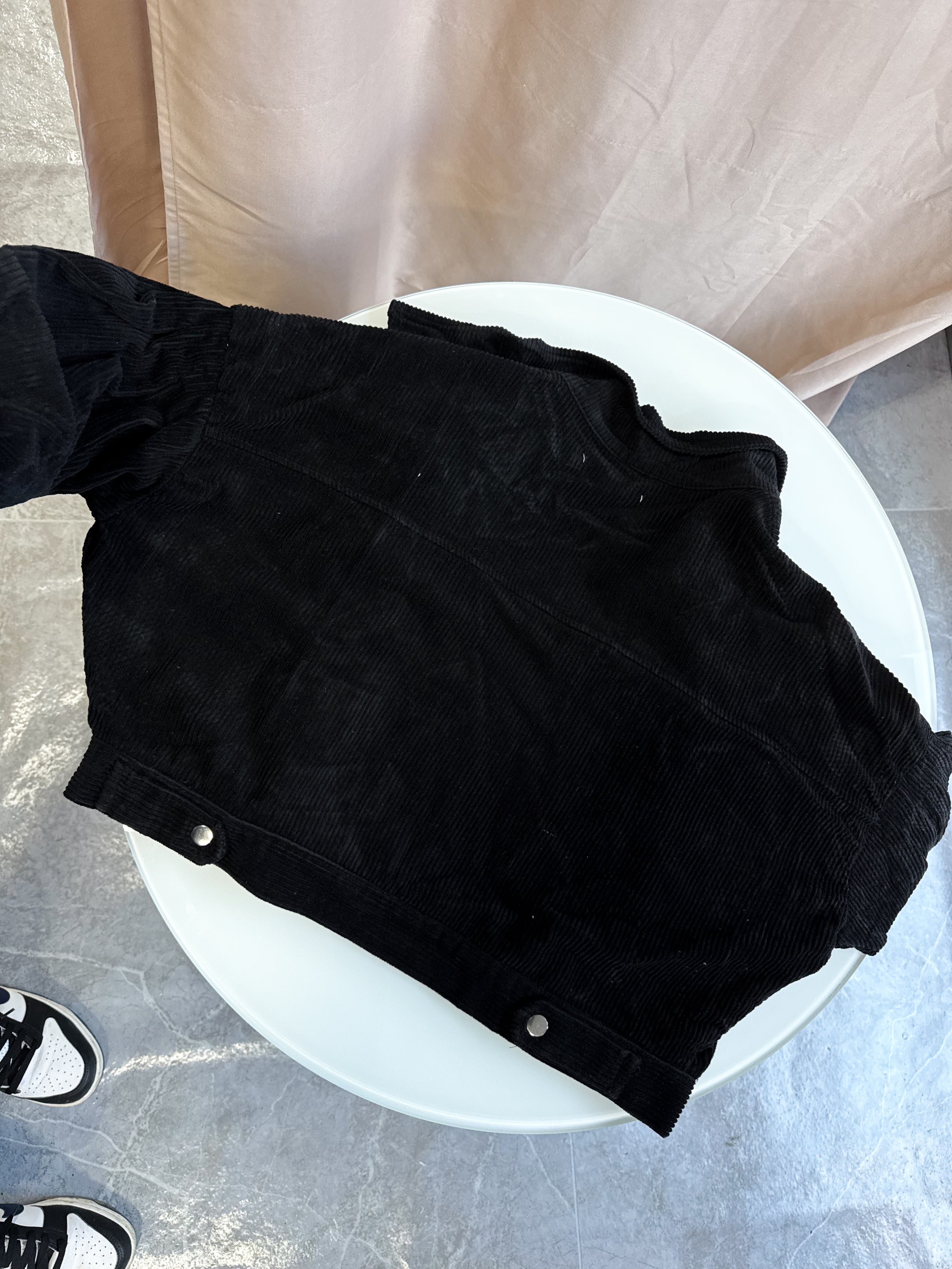 Chaqueta de pana negra