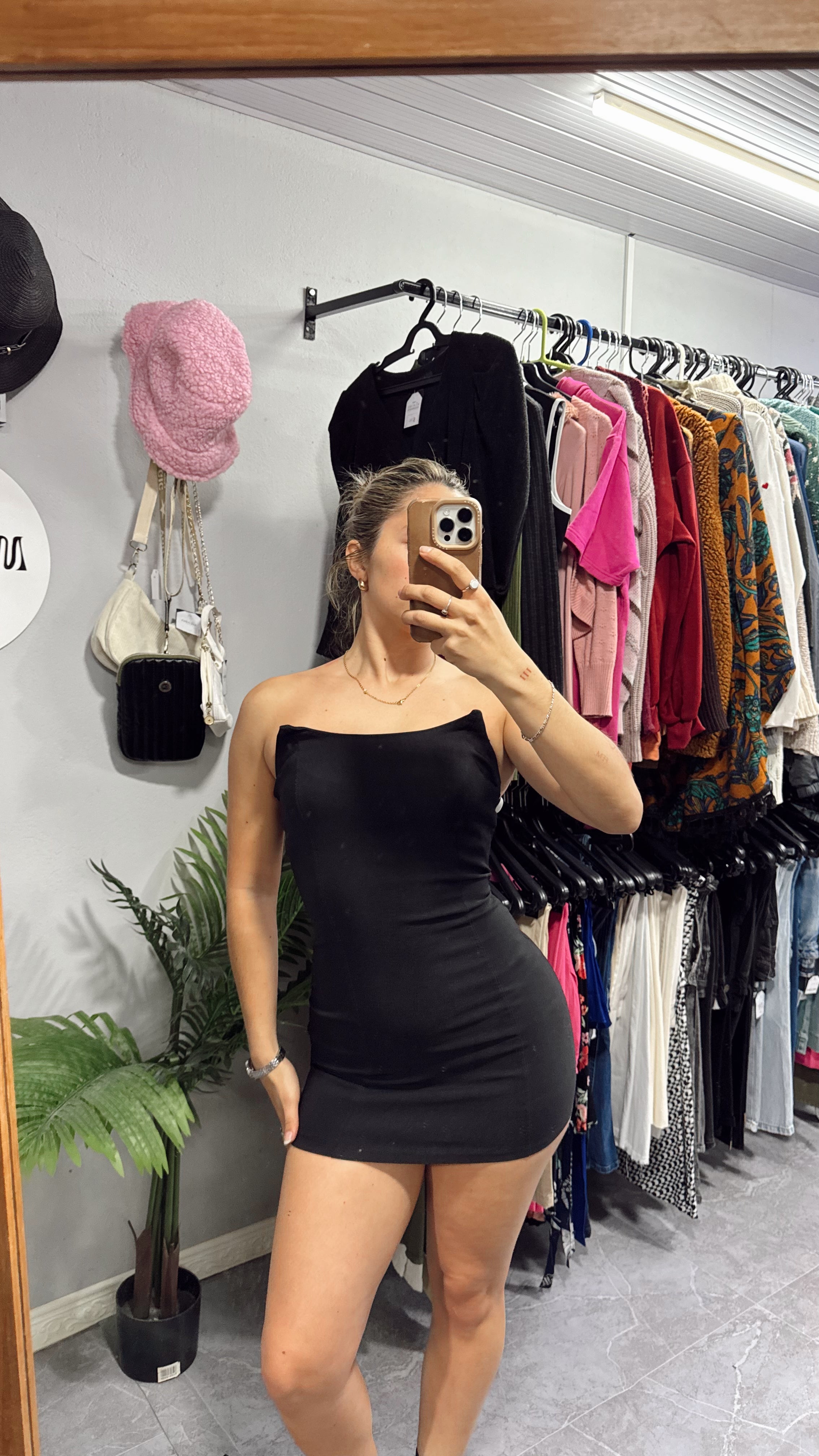 Vestido negro strapless