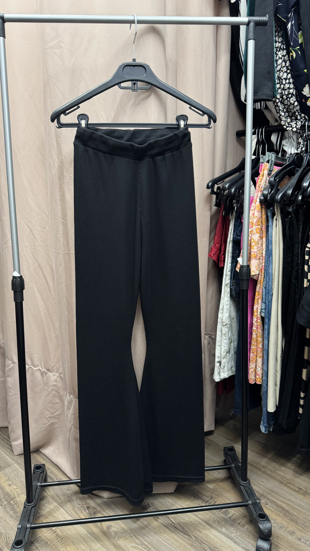 Pantalón de tela negro ancho