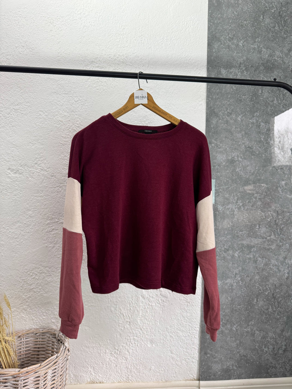 Buzo Forever 21 bordó y blanco