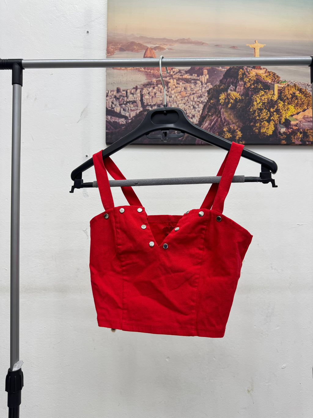 Top rojo con tachas