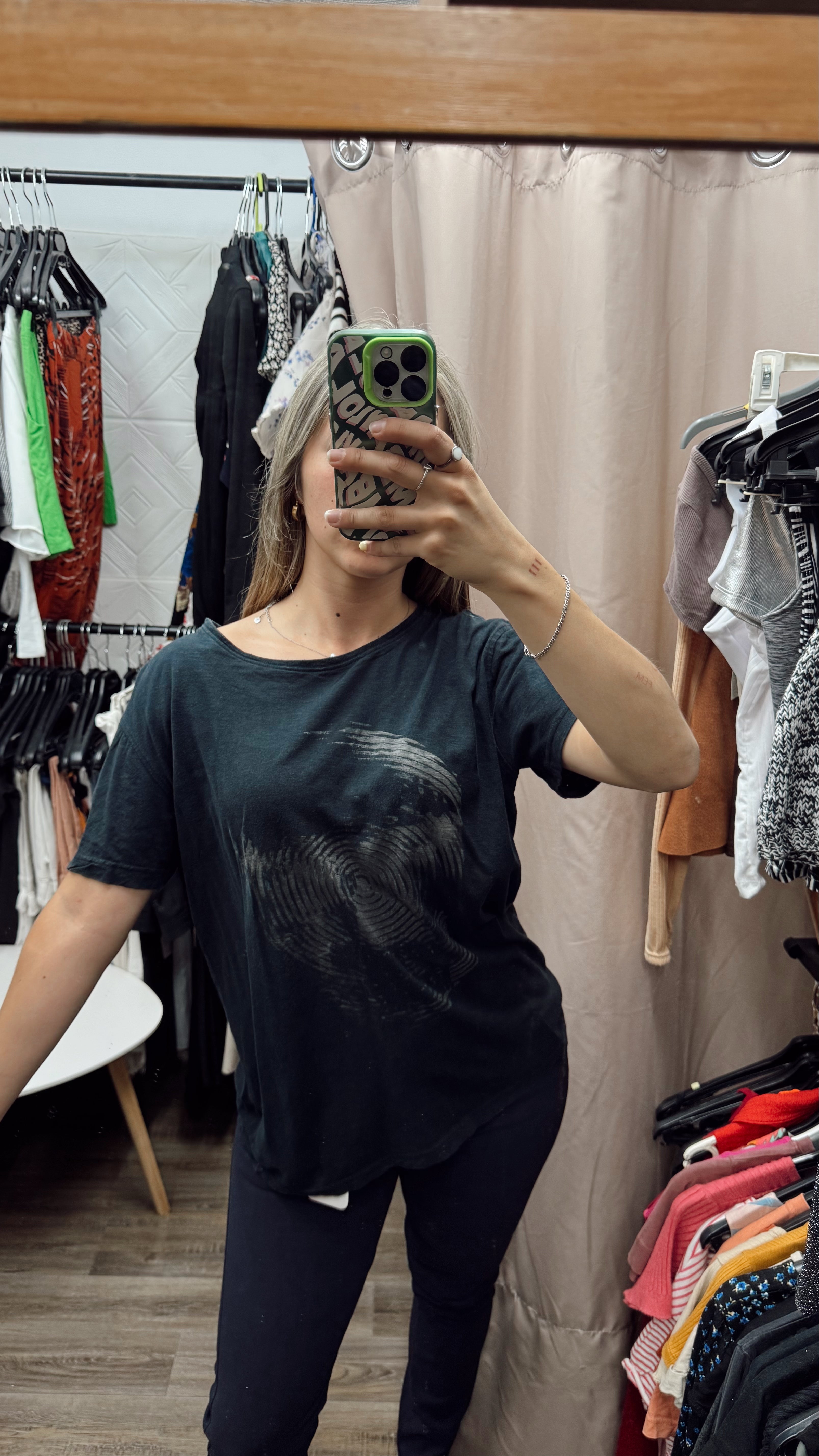 Remera negra manga corta