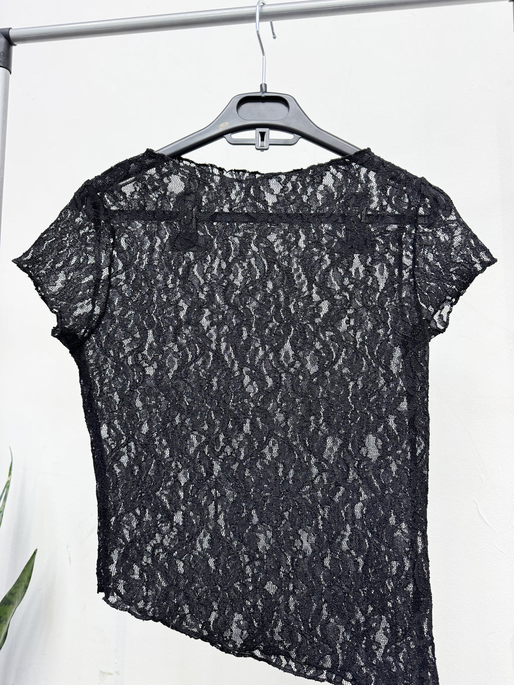 Remera/top negro de encaje