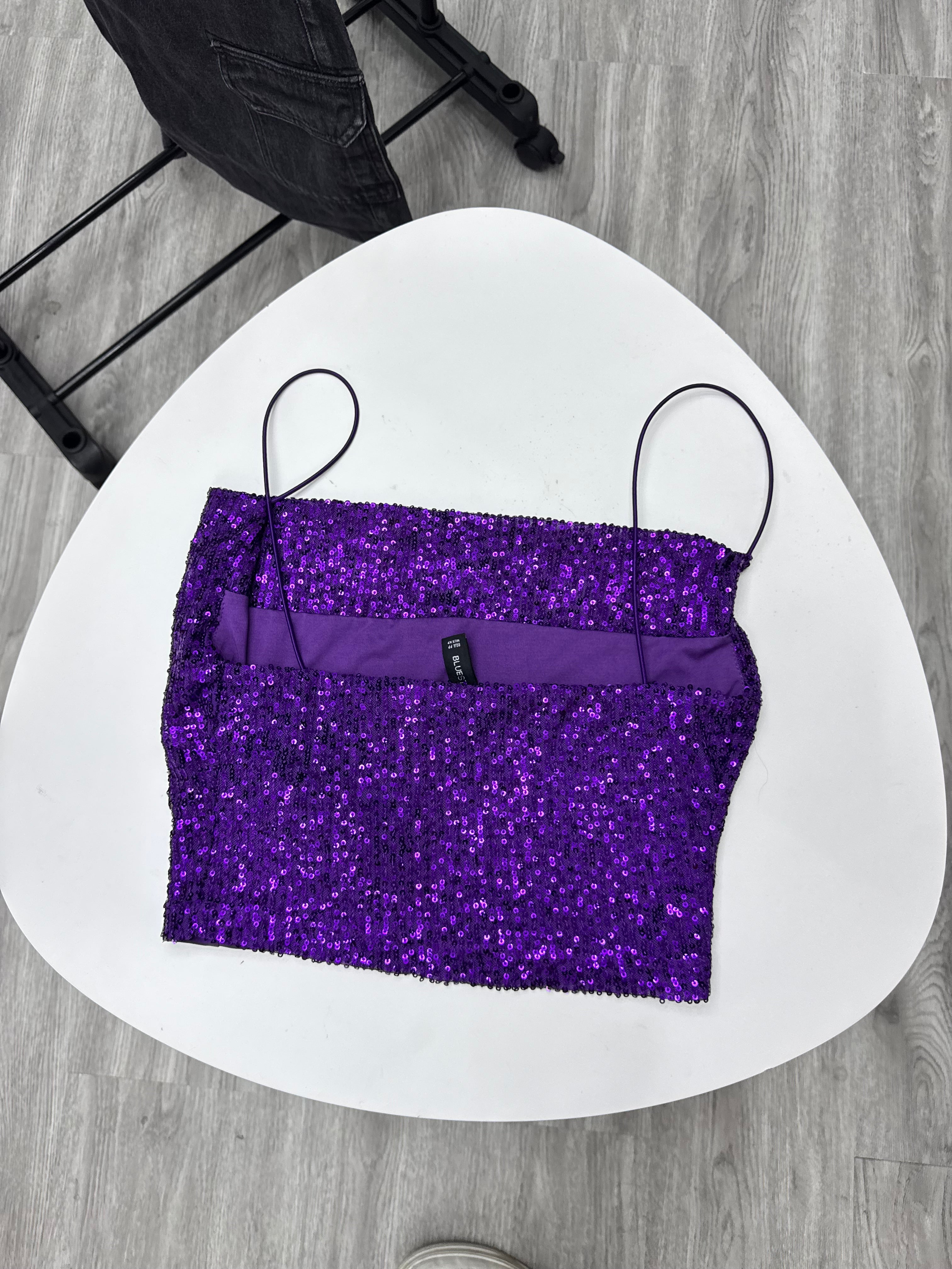 Top violeta con lentejuelas