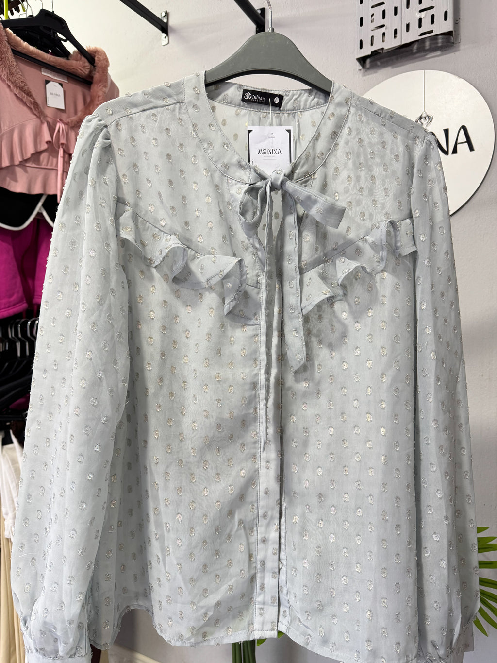 Camisa celeste con brillos