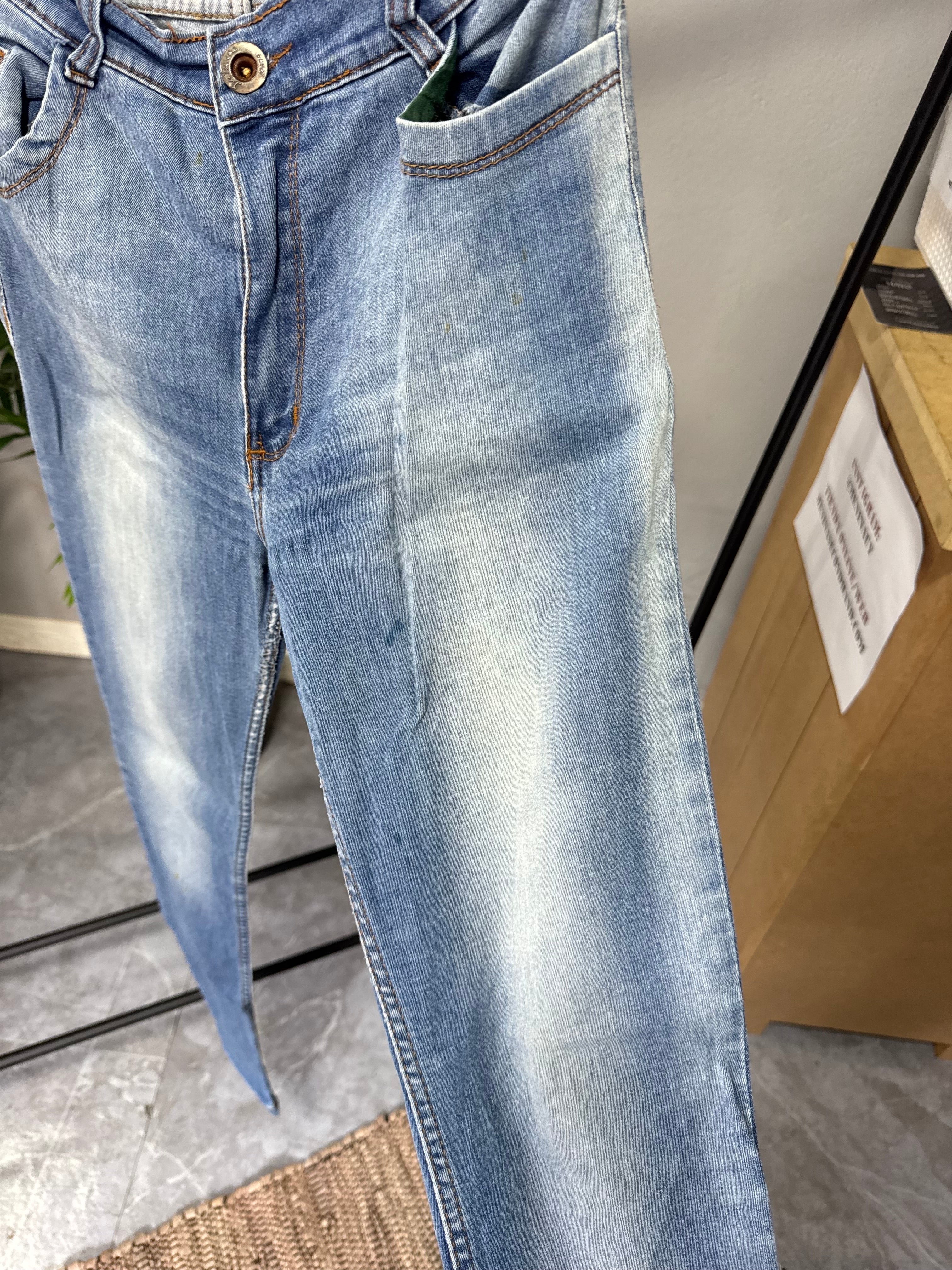 Jean al cuerpo *con detalles