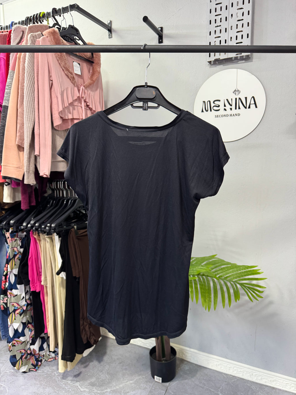 Remera negra Dryfit deportiva
