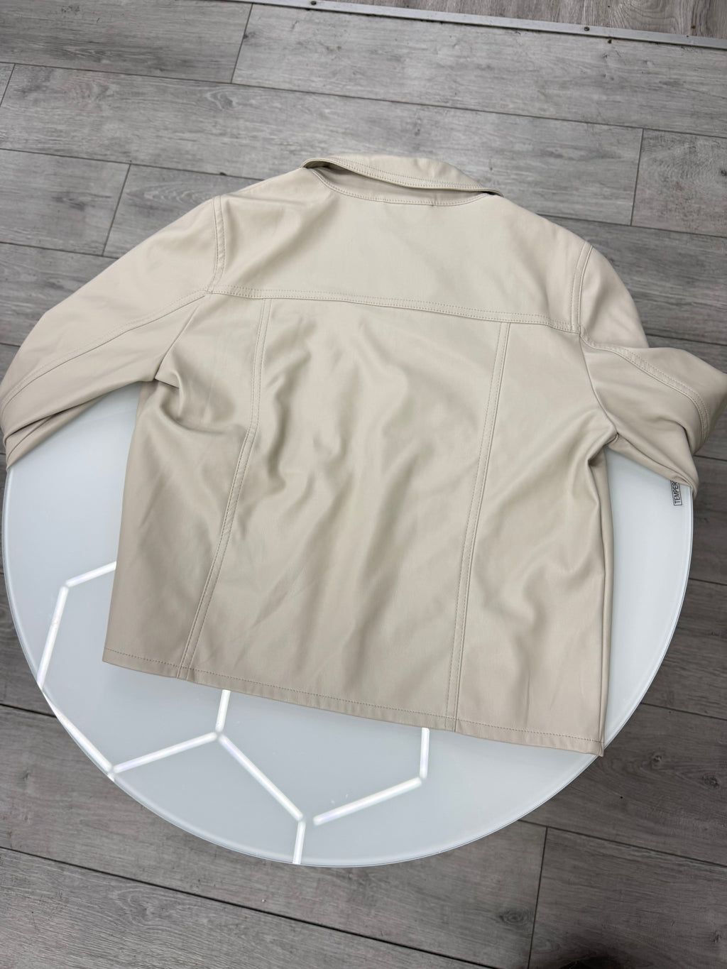 Chaqueta beige eco cuero ONLY talle XS