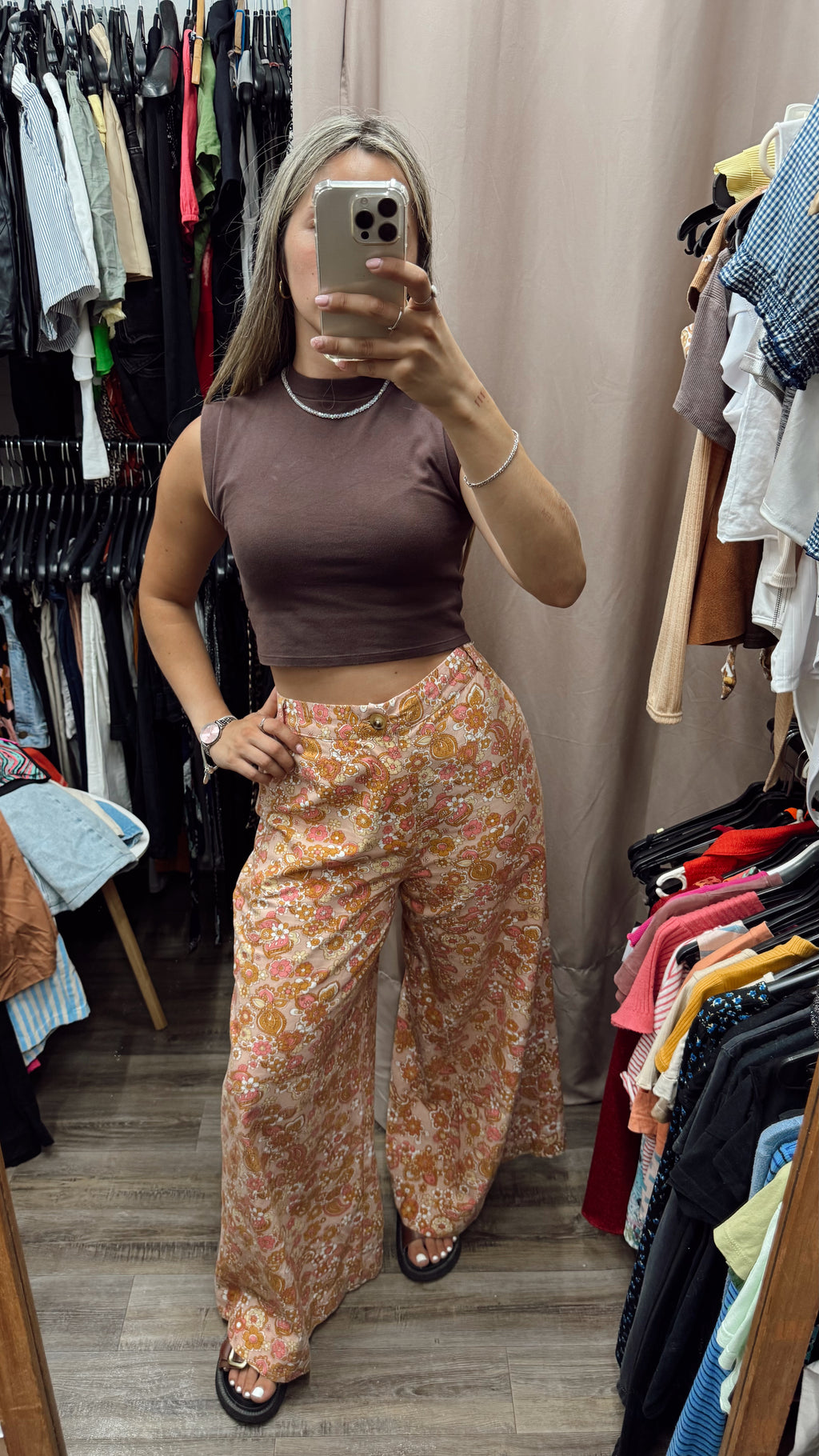 Pantalón floreado de Indian