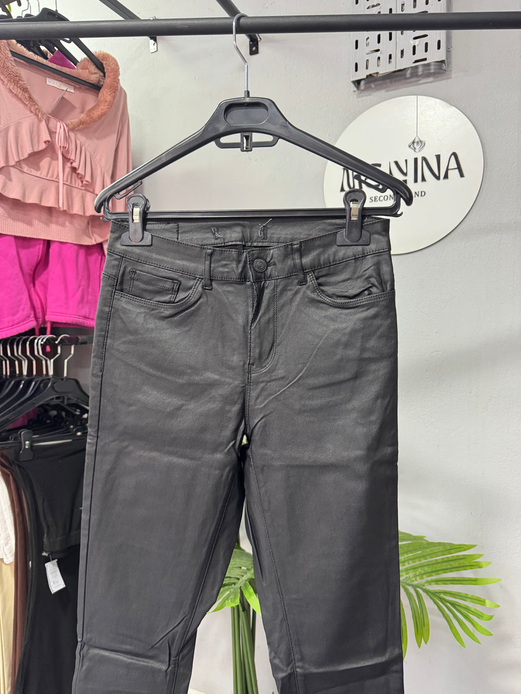 Pantalón eco cuero negro