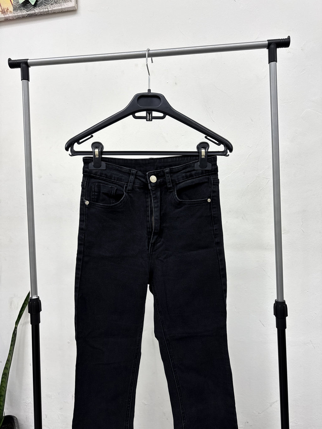 Jean negro ancho *con detalle