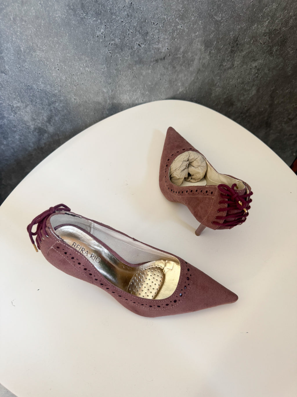 Tacos sandalias nuevas color rosa de gamuza con cordón atrás