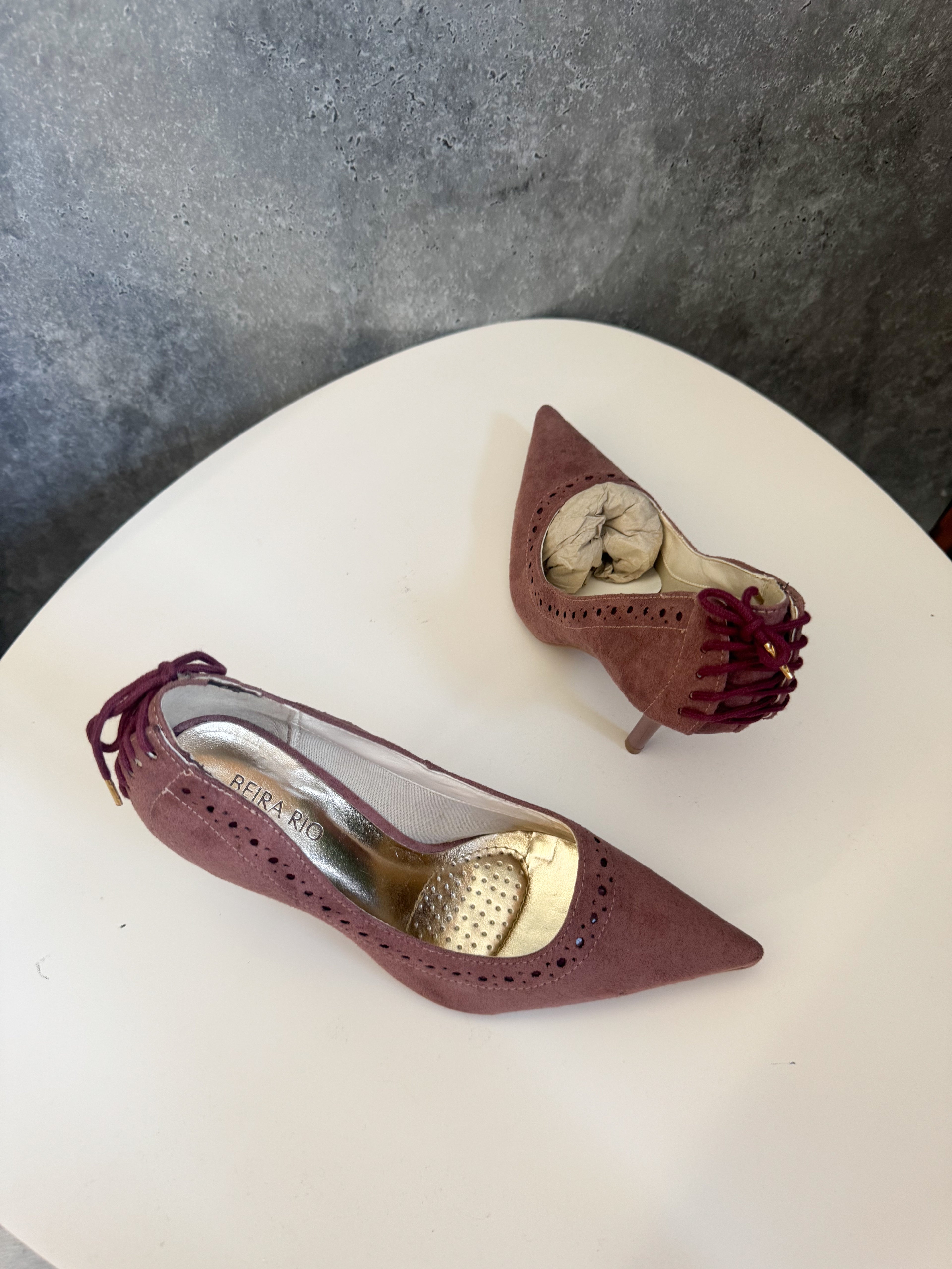 Tacos sandalias nuevas color rosa de gamuza con cordón atrás