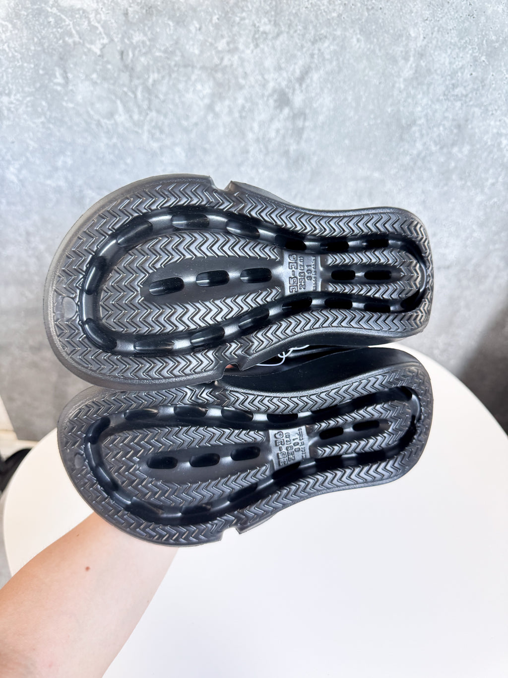 Sandalias NUEVAS negras con apliques