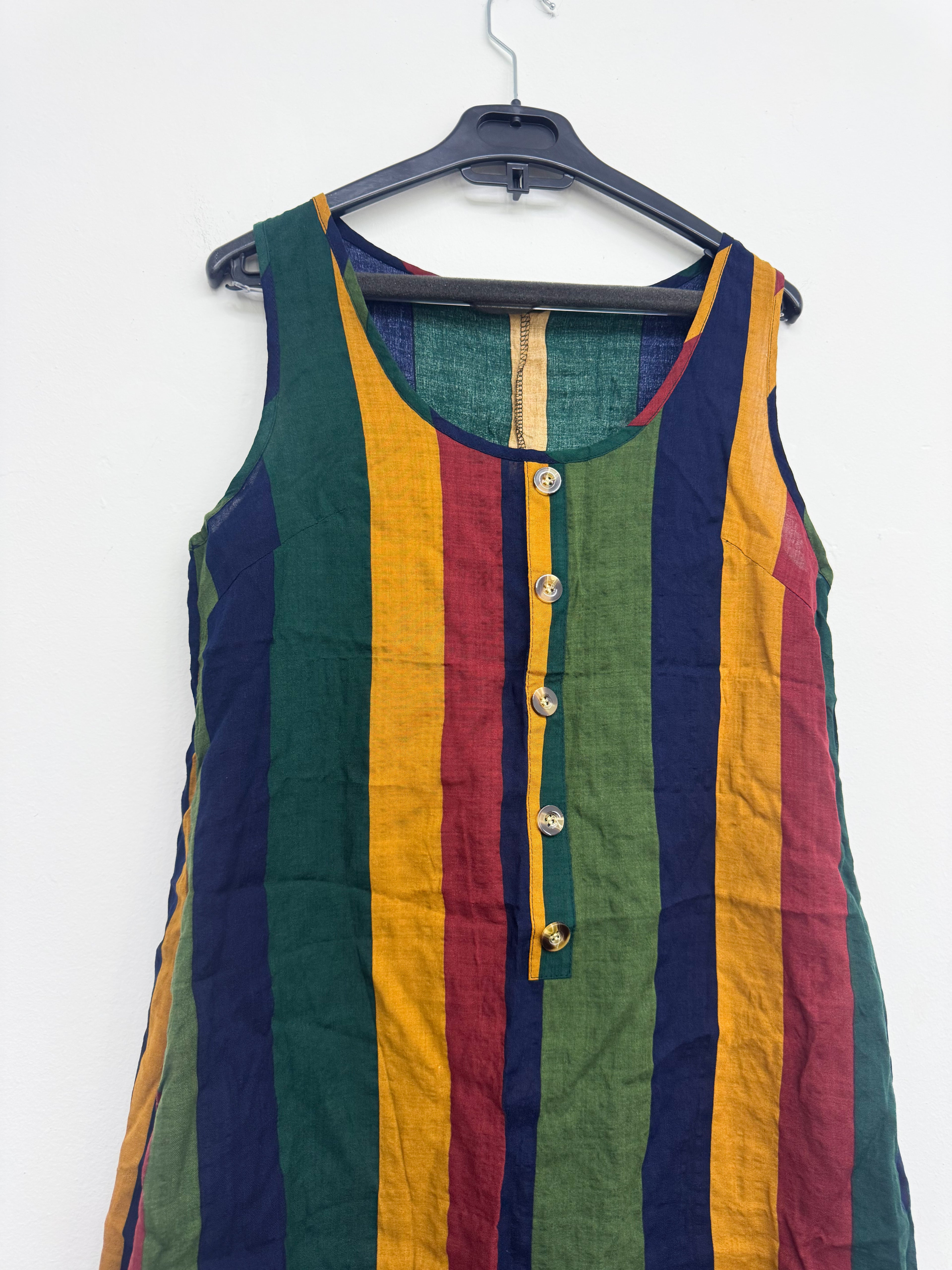 Vestido de colores con botones delanteros