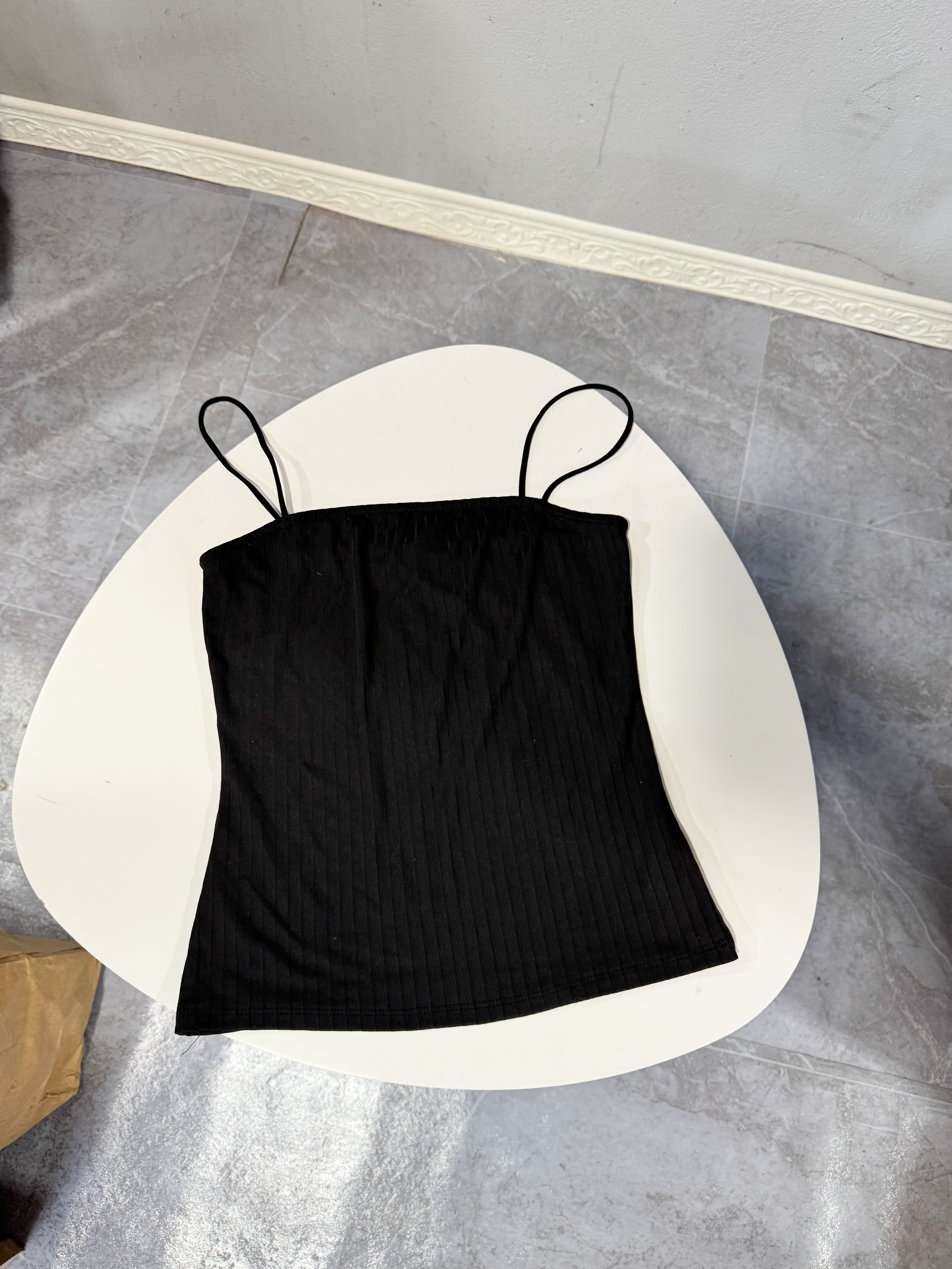 Musculosa negra básica