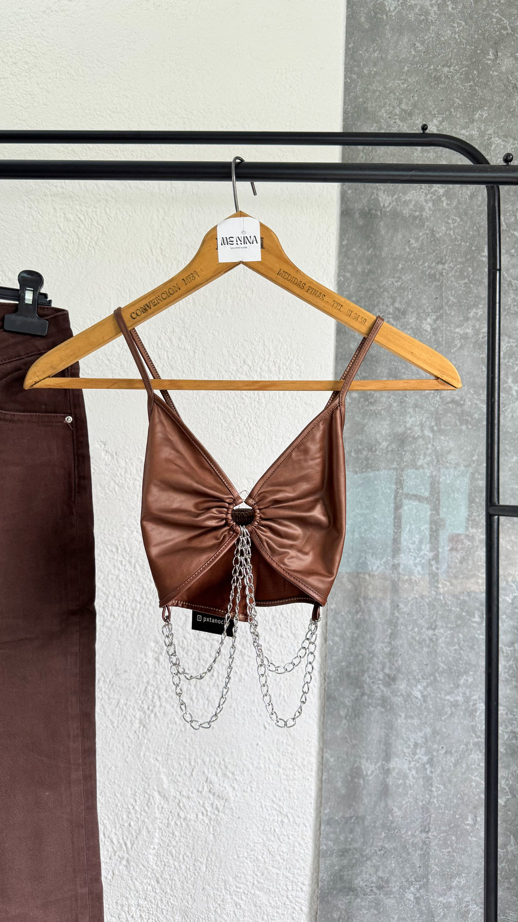 Top NUEVO marrón con cadenas