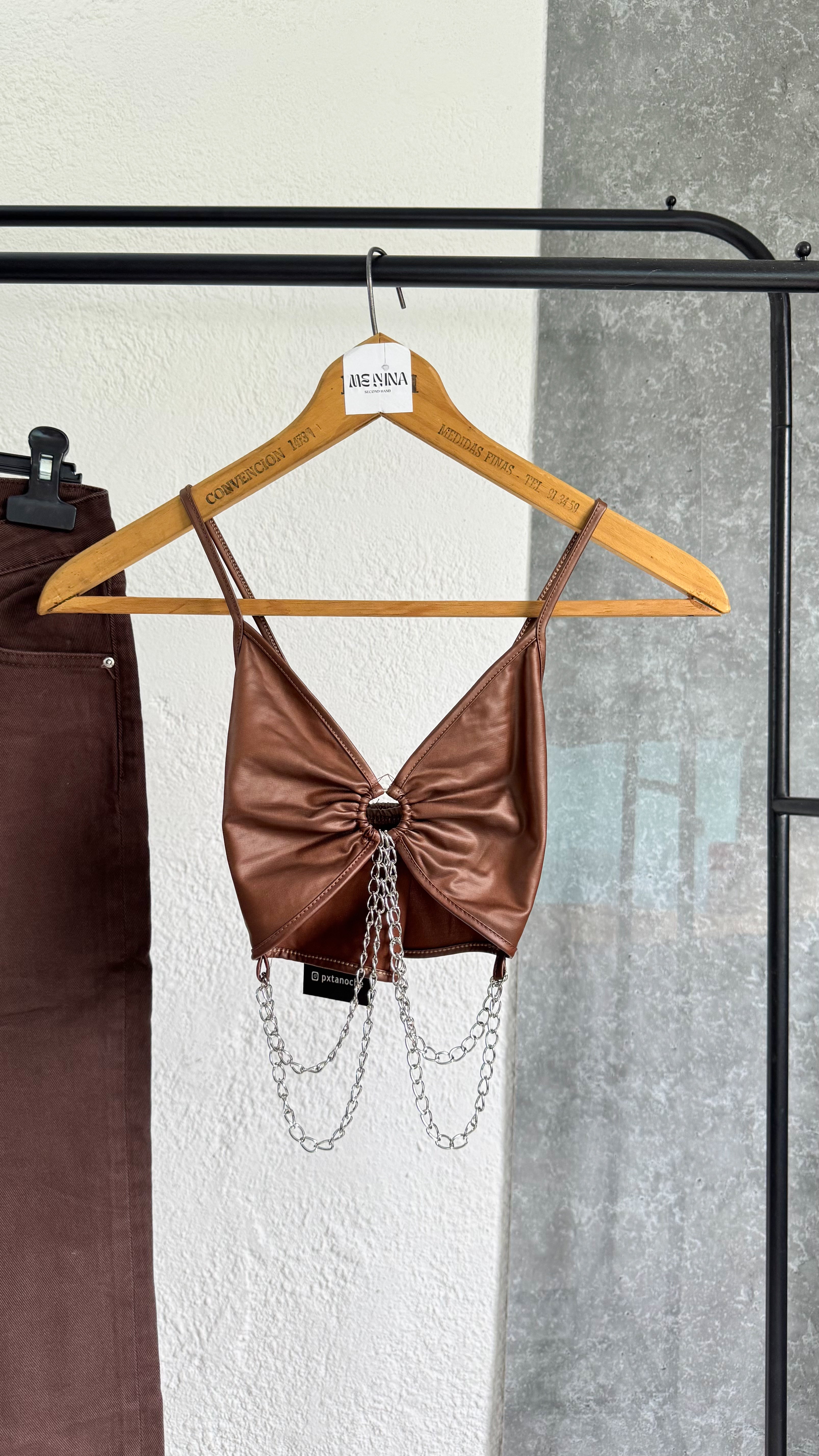 Top NUEVO marrón con cadenas