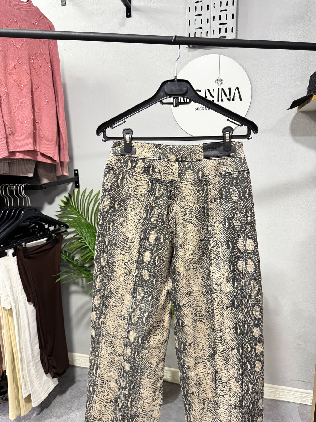 Pantalón serpiente ancho