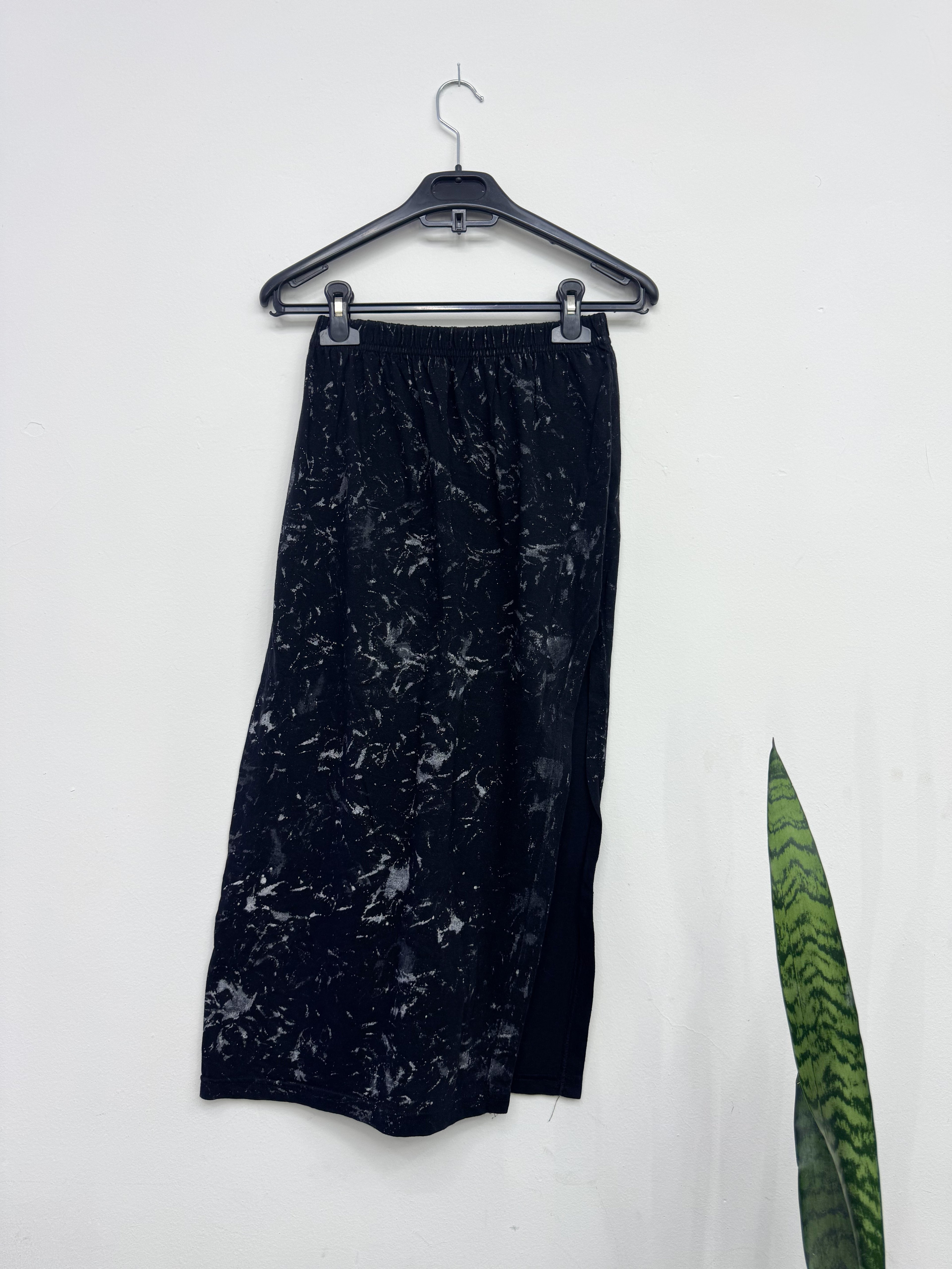 Pollera con tajo en el costado